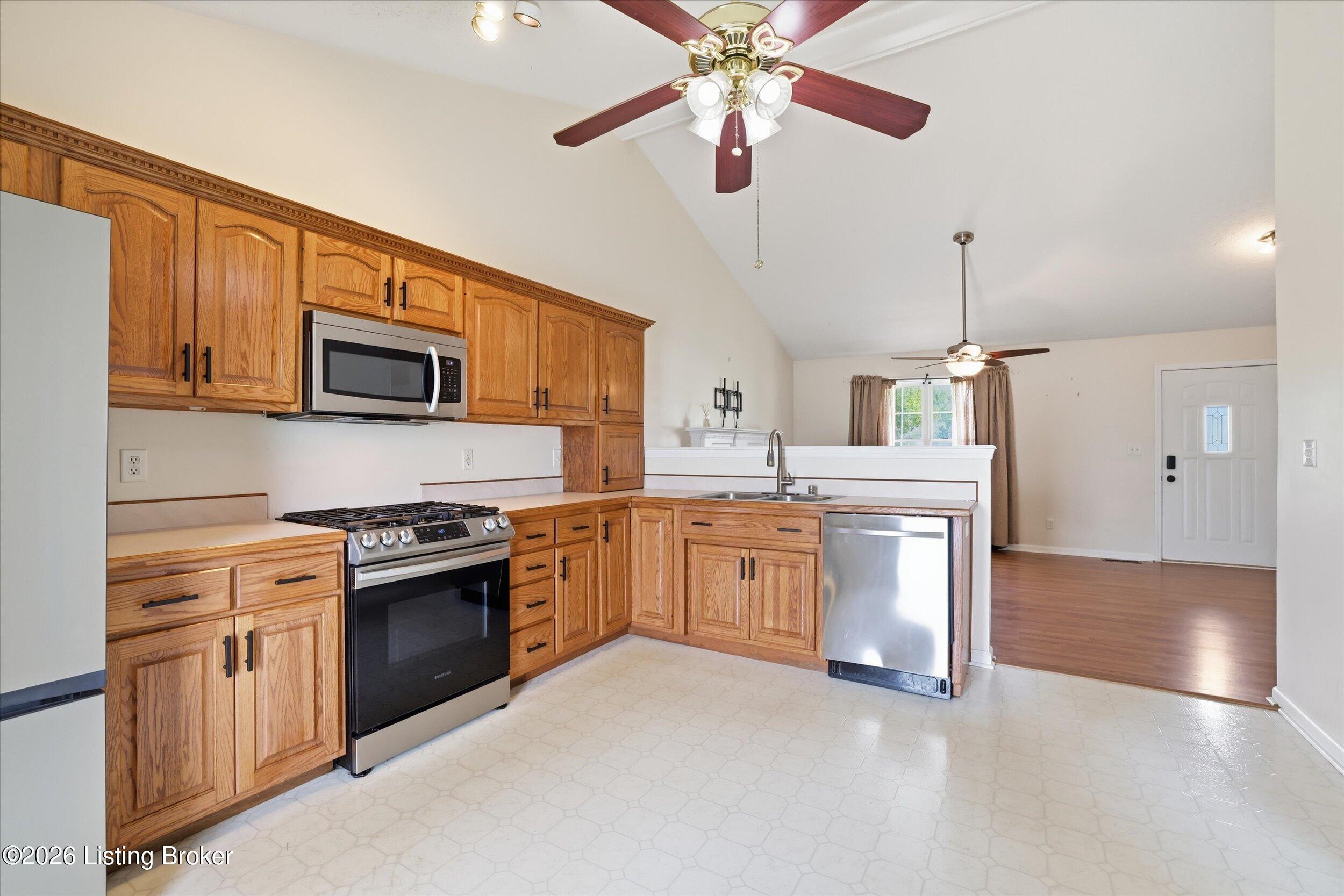 8702 Vision Pl Property Photo 3