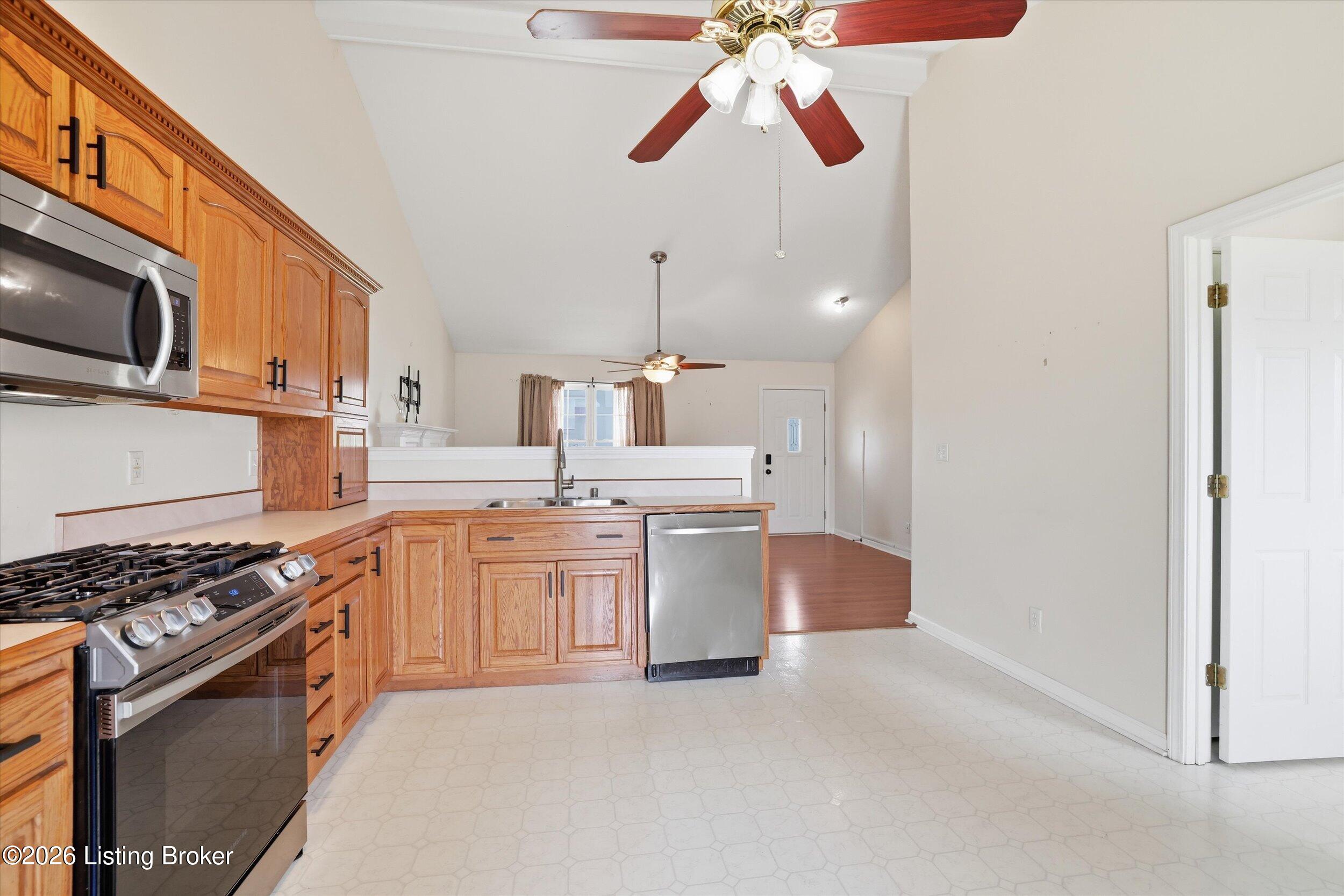 8702 Vision Pl Property Photo 4