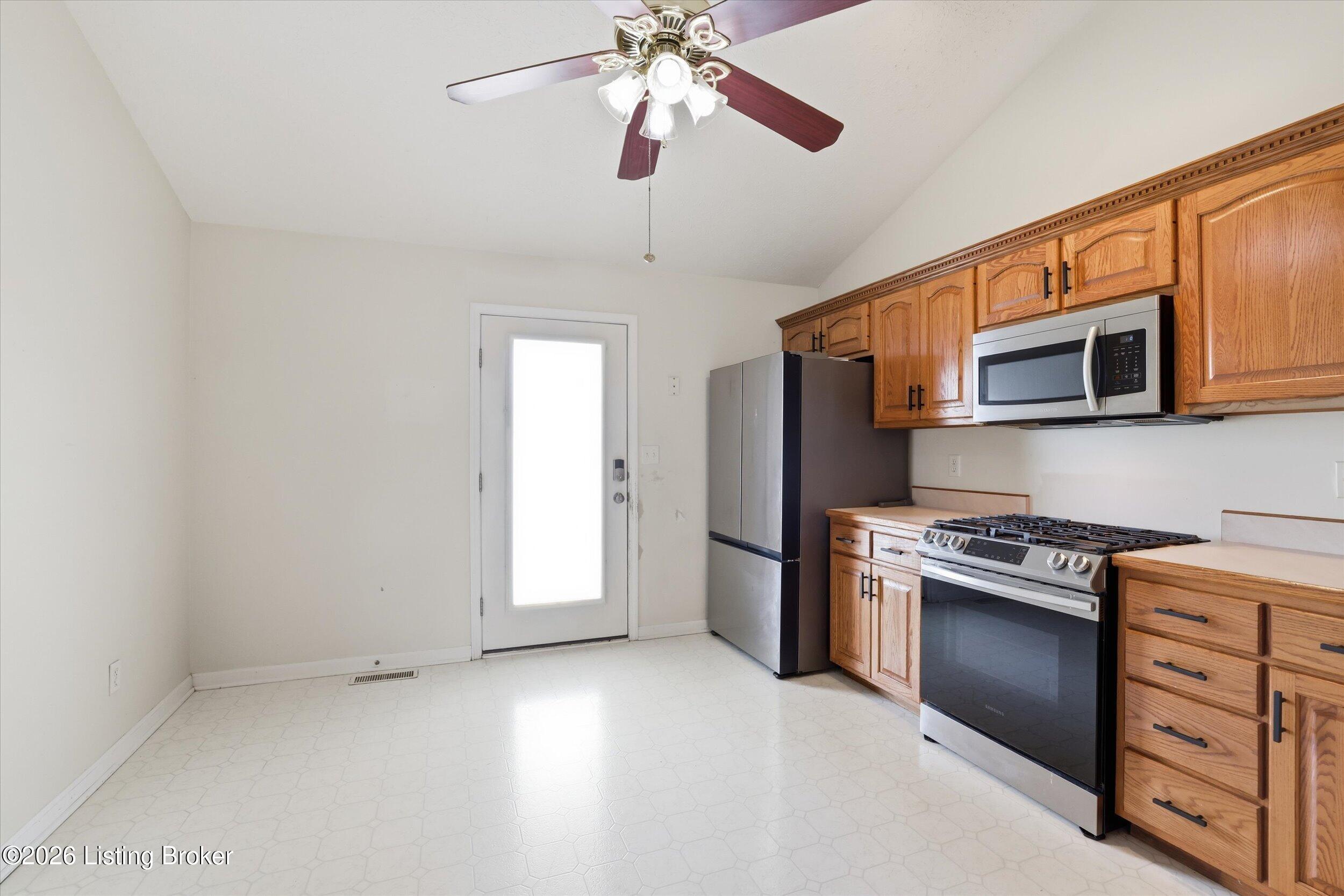 8702 Vision Pl Property Photo 5