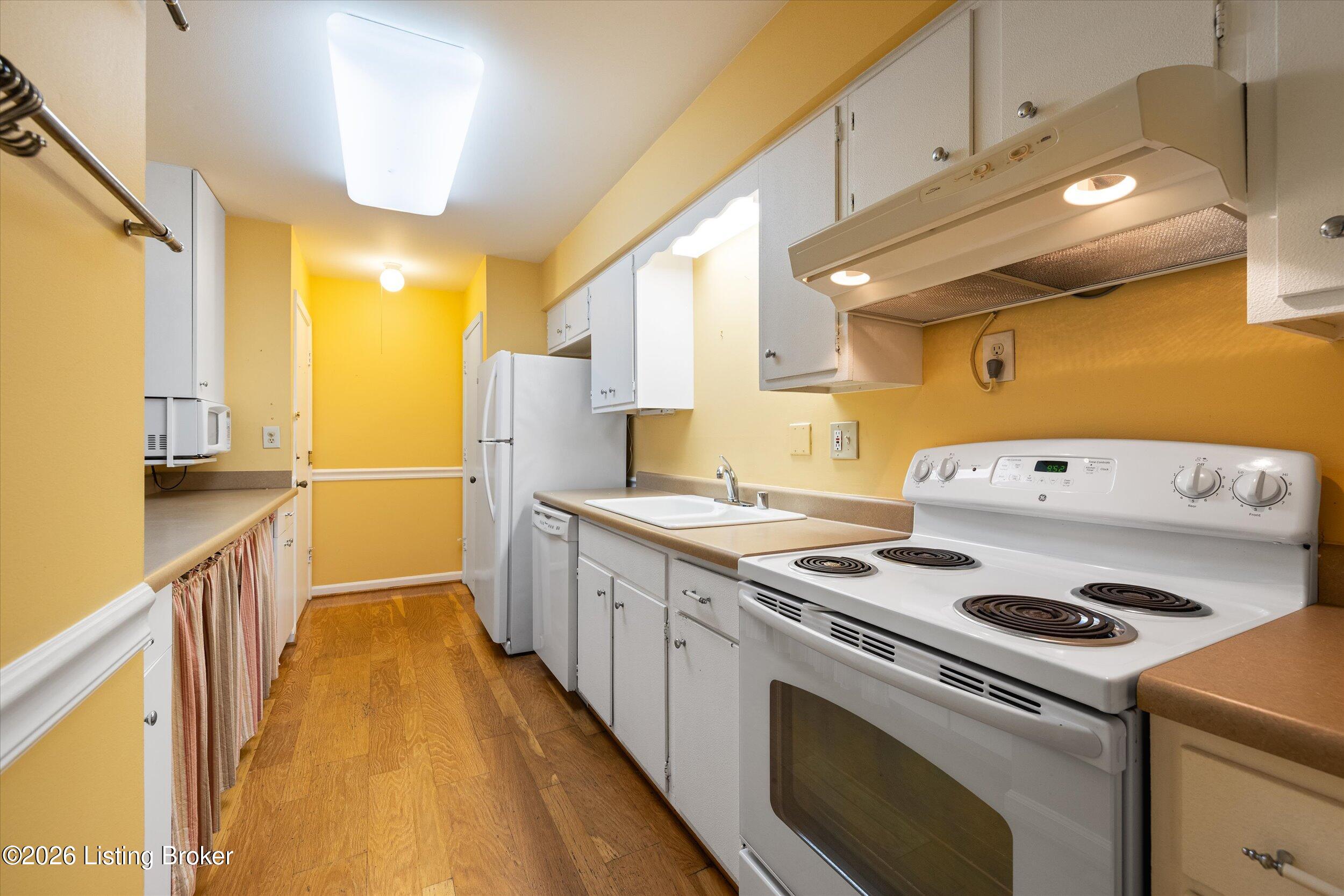 201 Ramsgate Gardens Ct 104 Property Photo 6