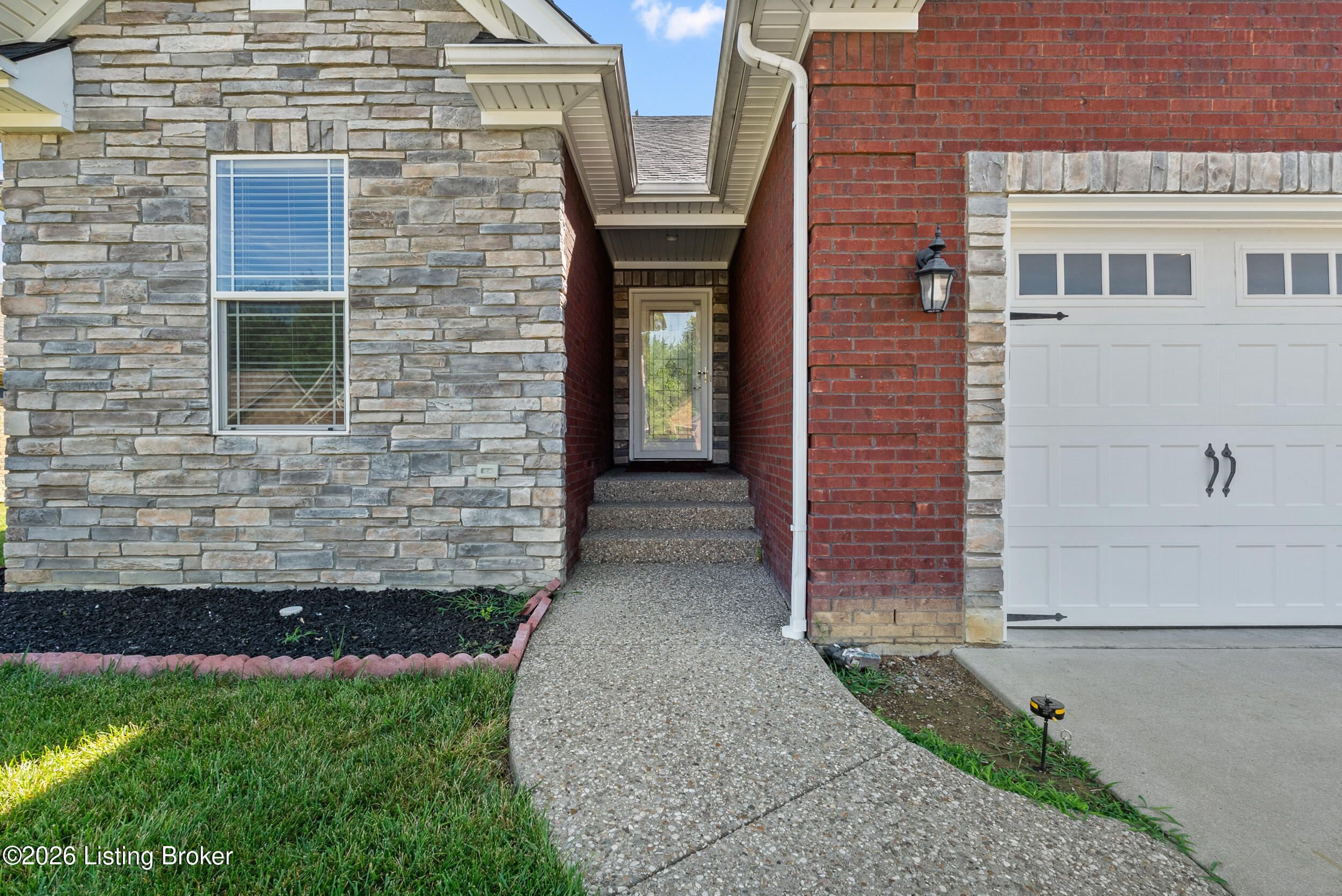 5609 Buckthorne Dr Property Photo 3