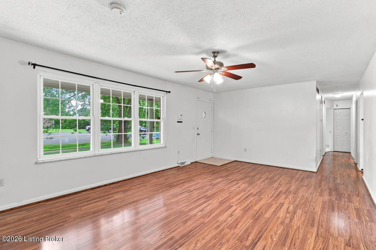 906 Mary Ct Property Photo 6