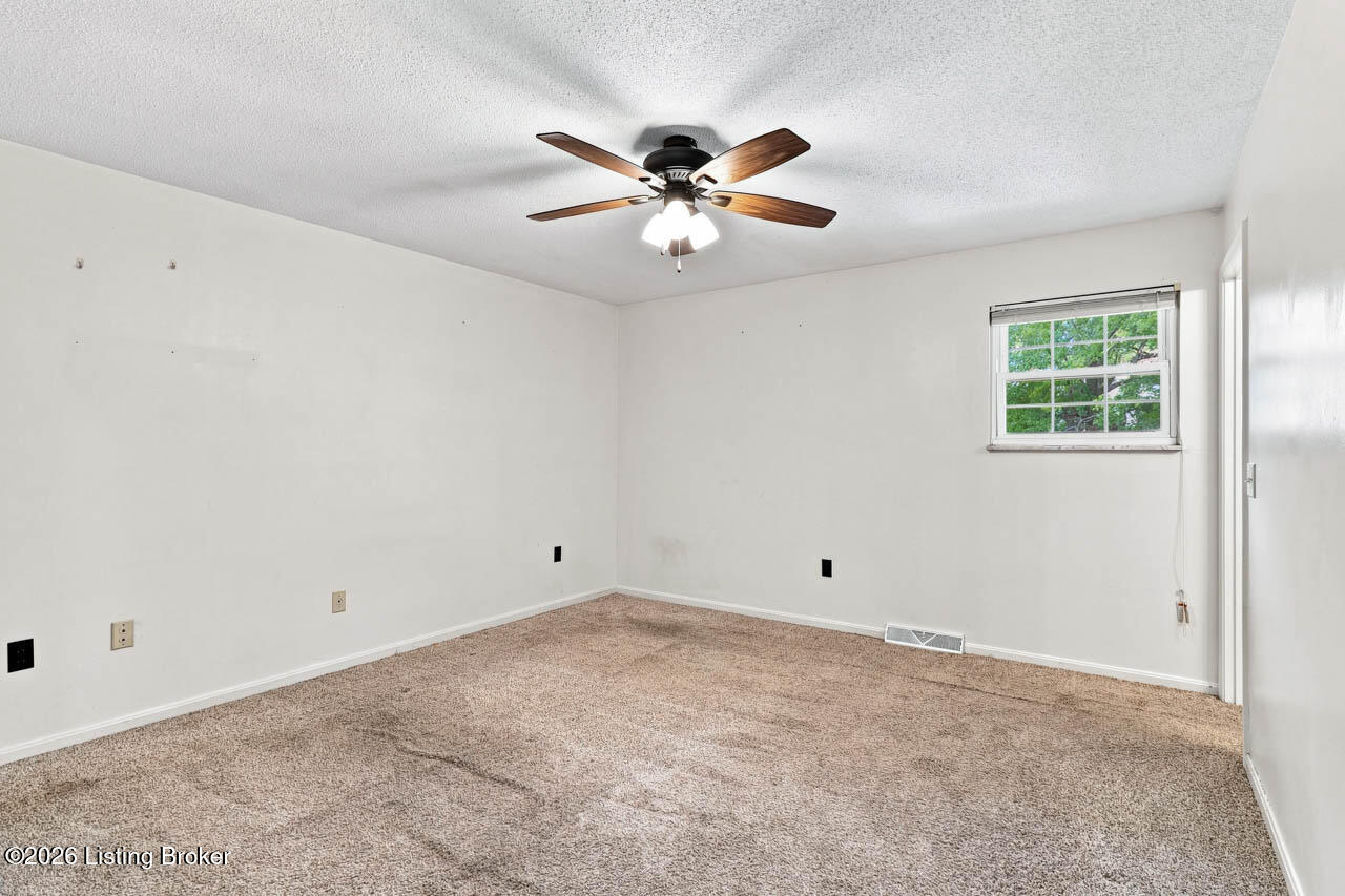 906 Mary Ct Property Photo 20