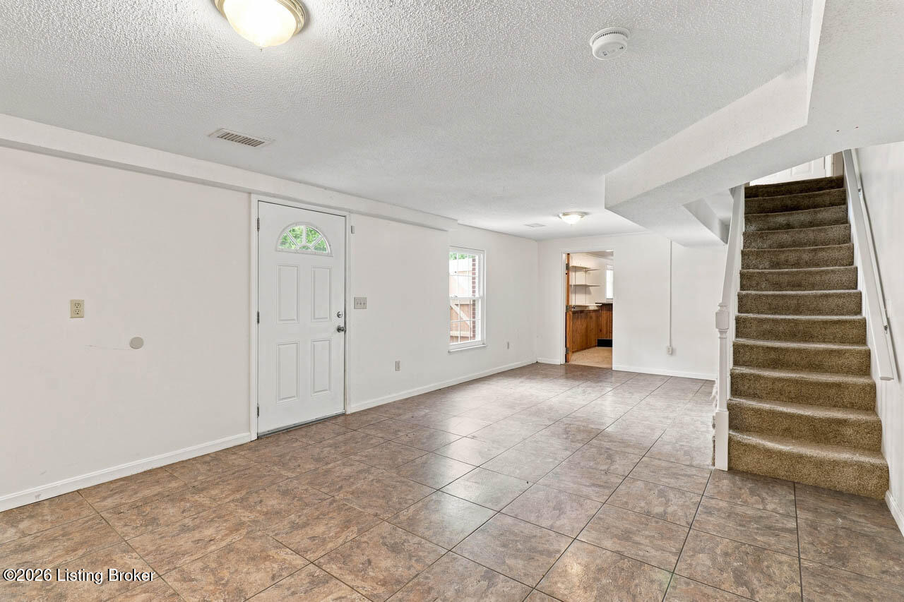 906 Mary Ct Property Photo 25