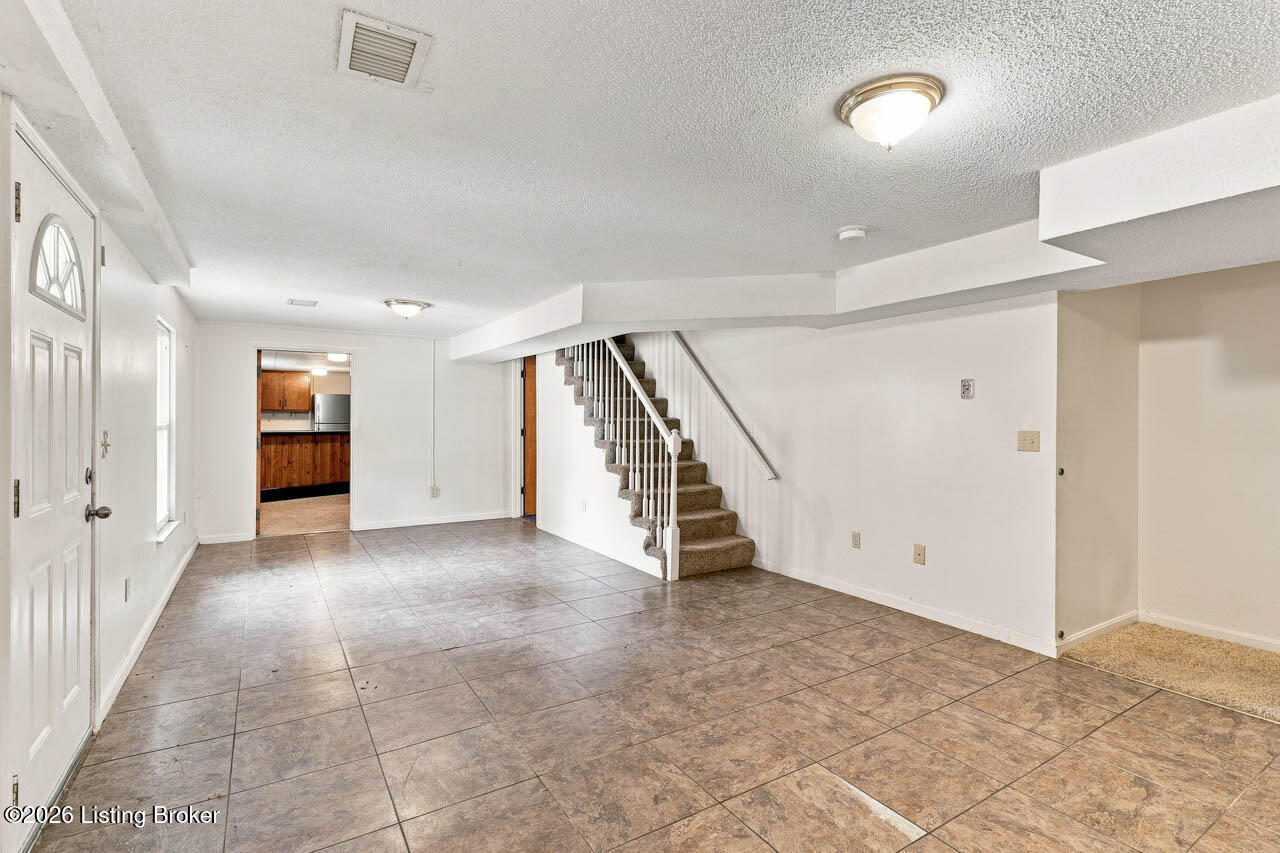 906 Mary Ct Property Photo 26