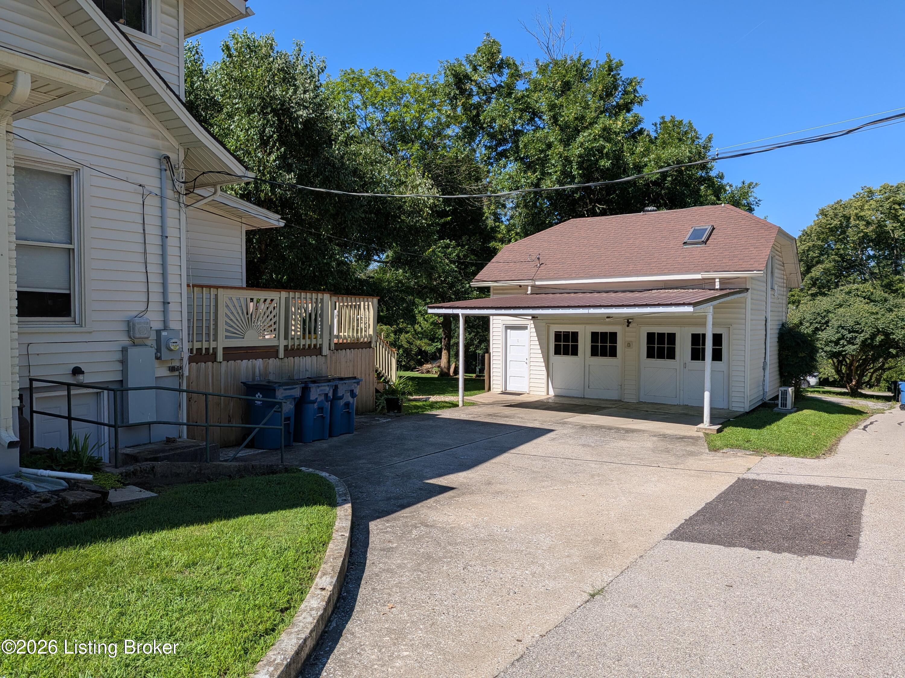 1000 Brown Ave Property Photo 4