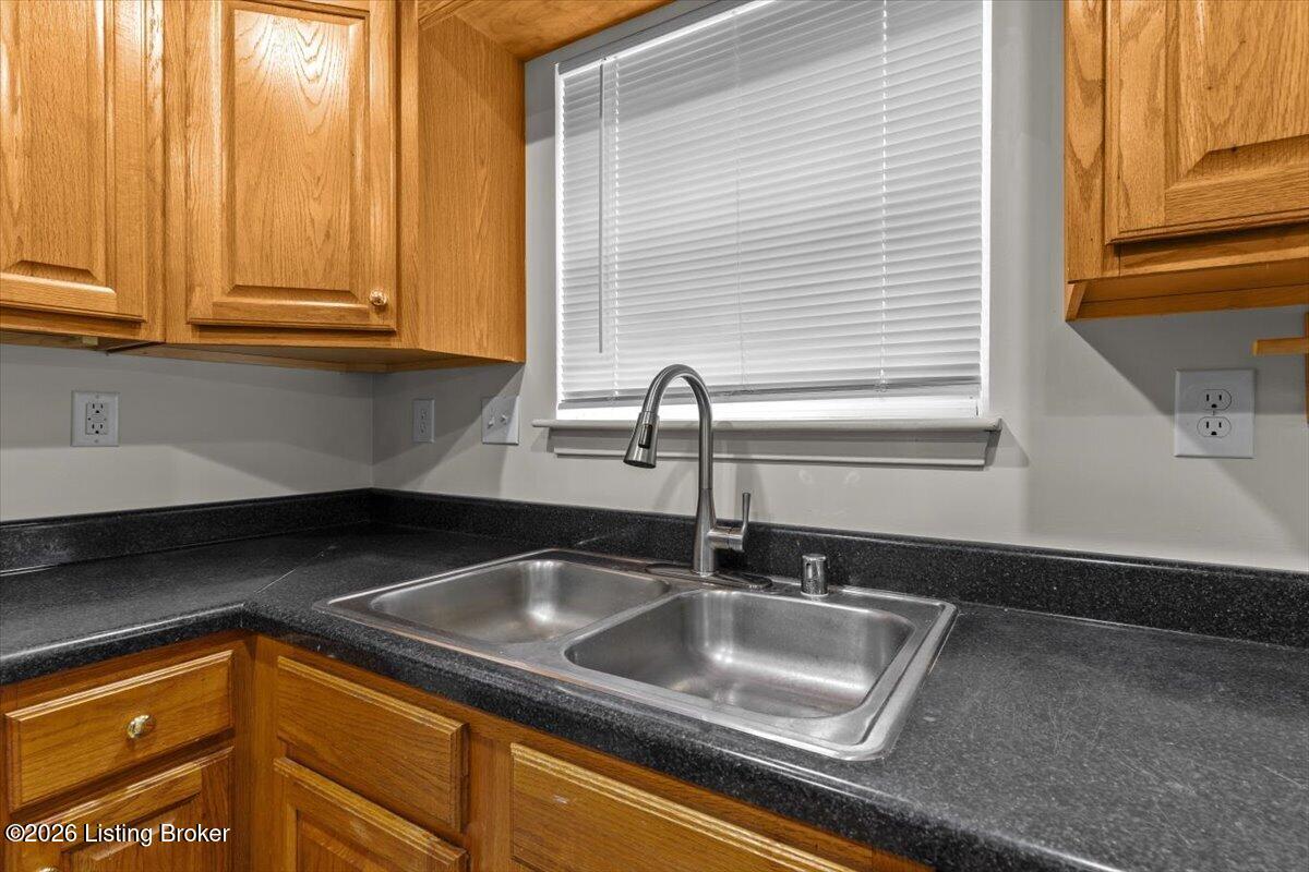 4516 Meadowlark Manor Ln Property Photo 9