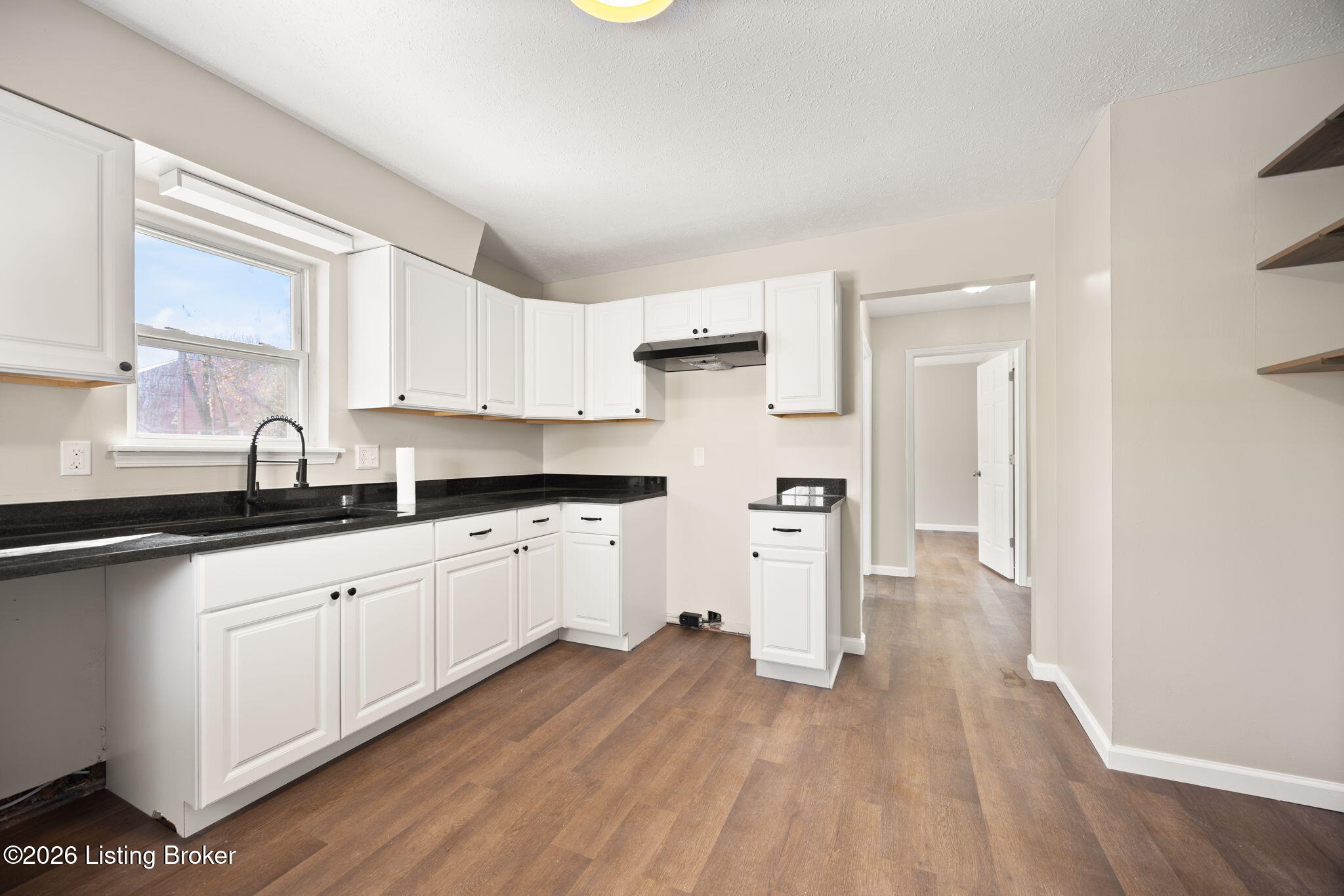 113 N Poplar St Property Photo 3