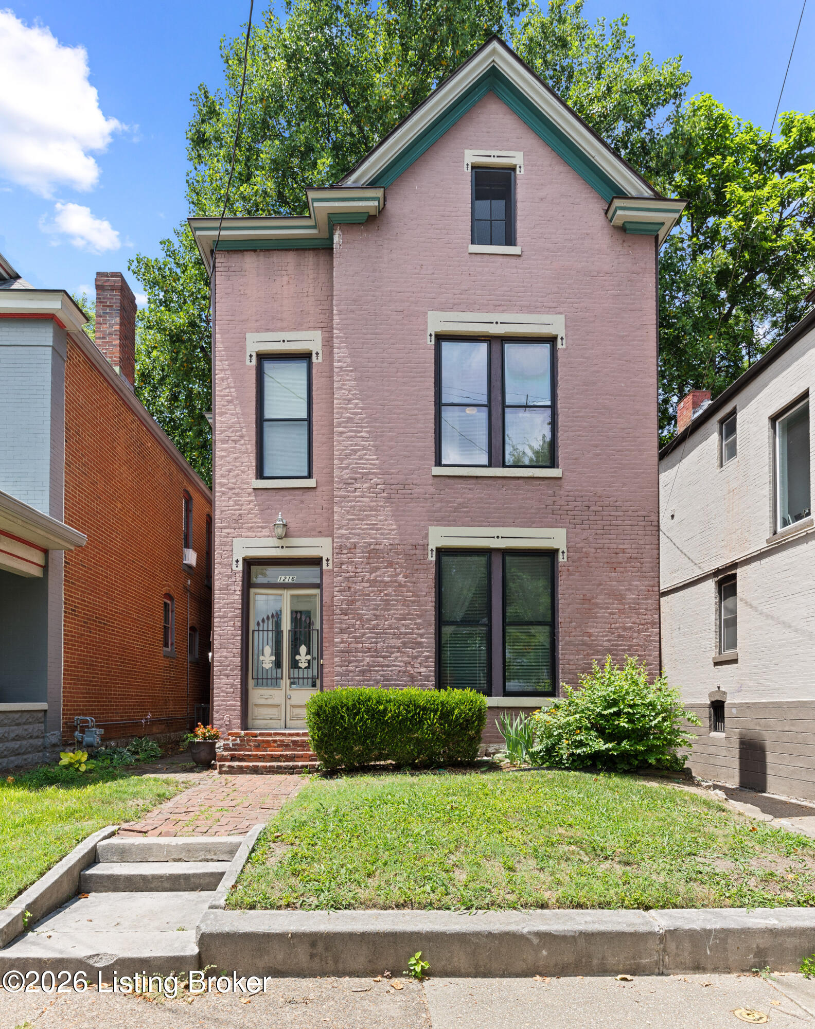 1216 S Floyd St Property Photo 1