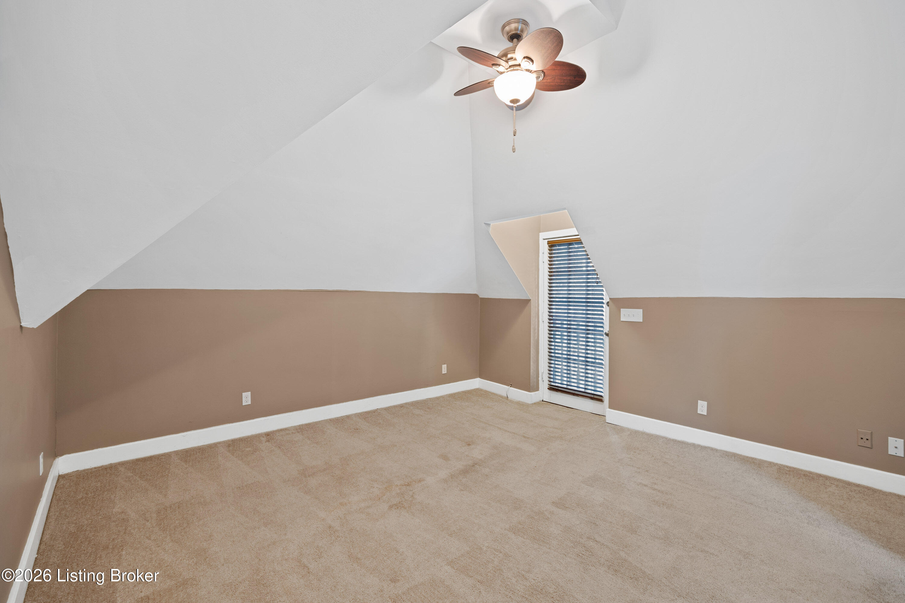 1216 S Floyd St Property Photo 27