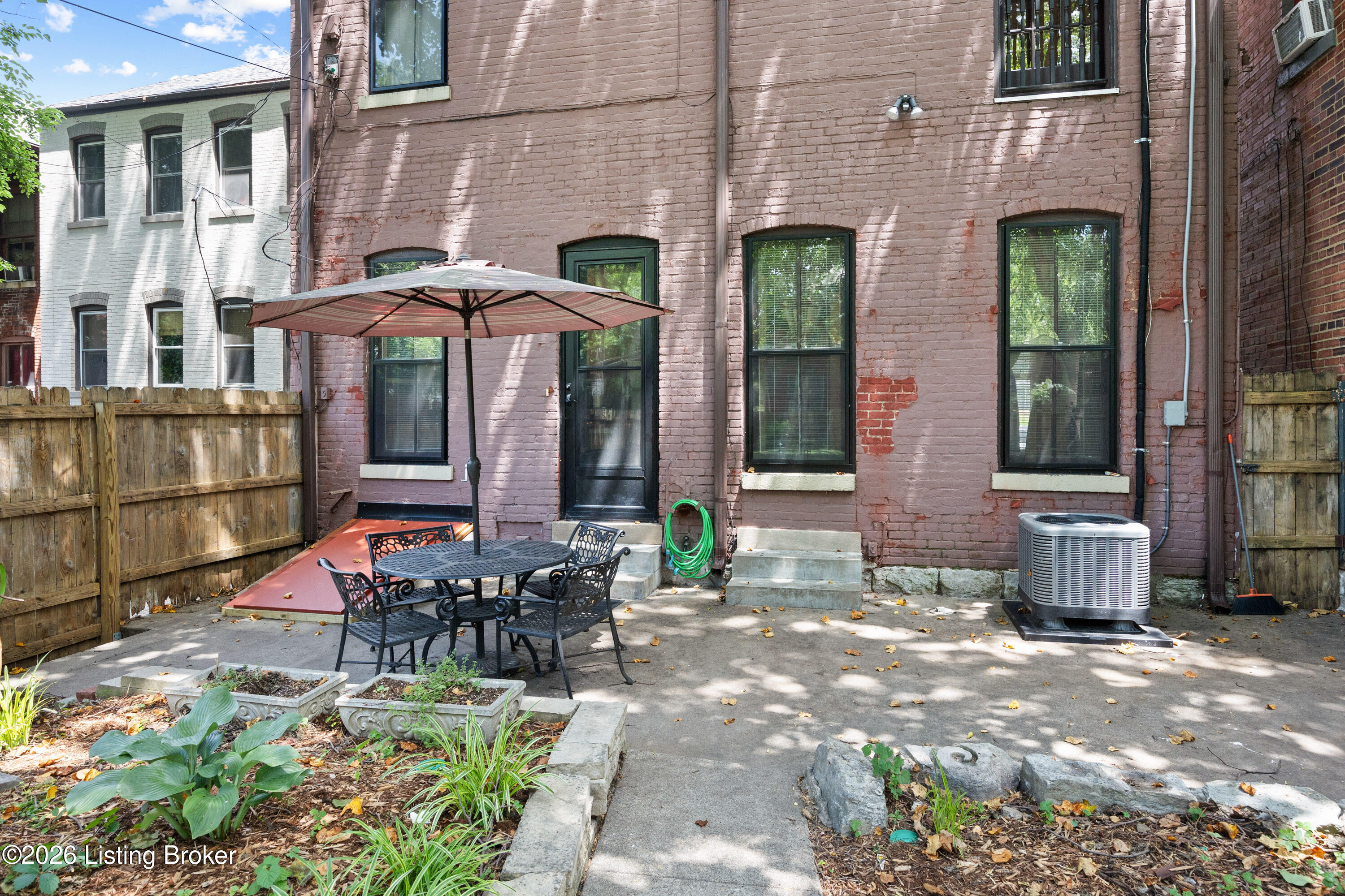 1216 S Floyd St Property Photo 33