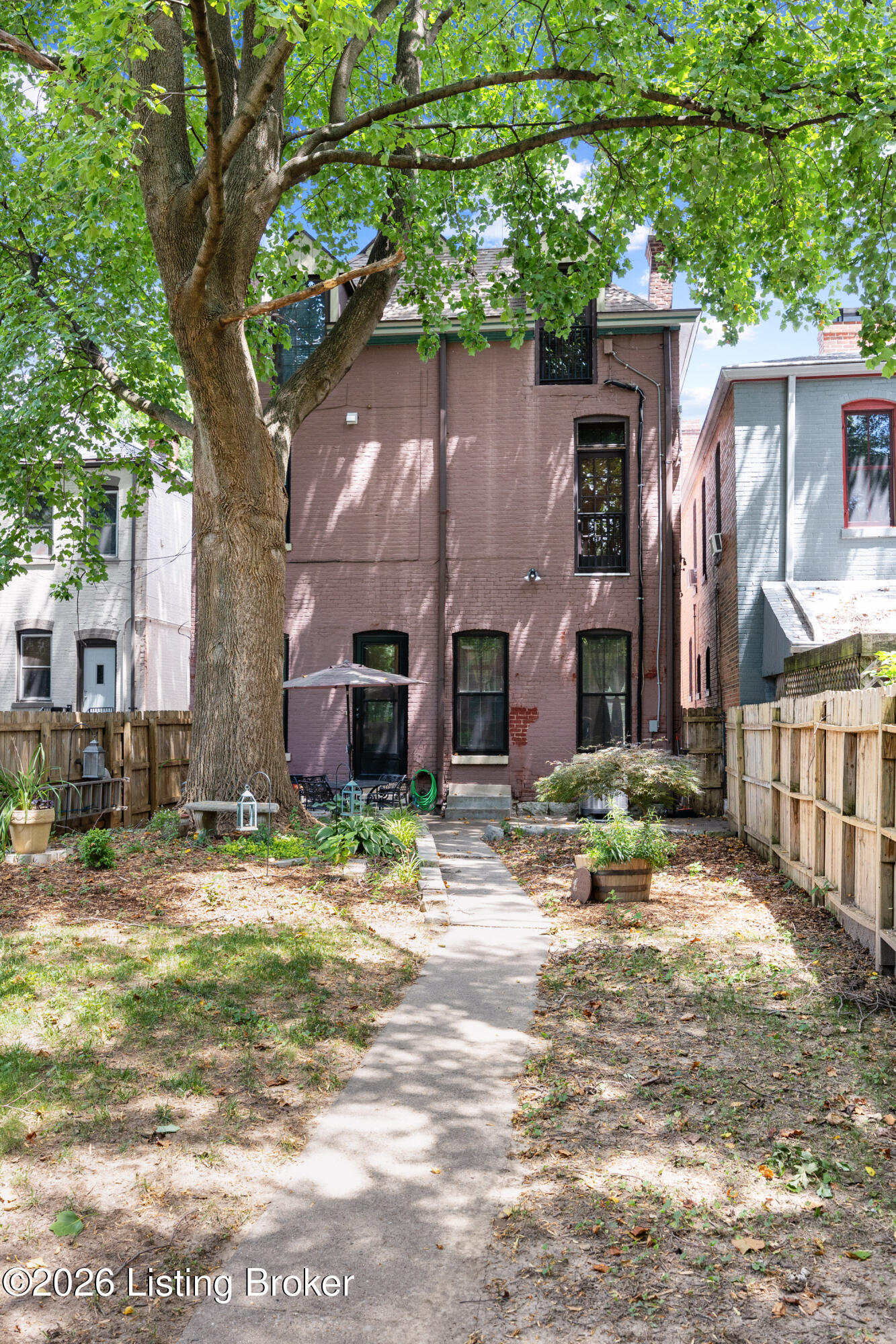 1216 S Floyd St Property Photo 36