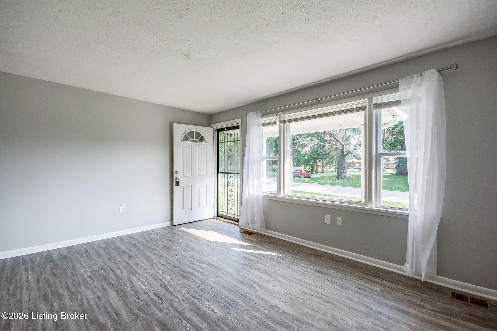 7120 Denver Ln Property Photo 5