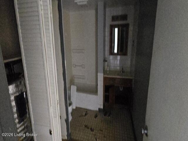 7015 Clinton Rd Property Photo 8