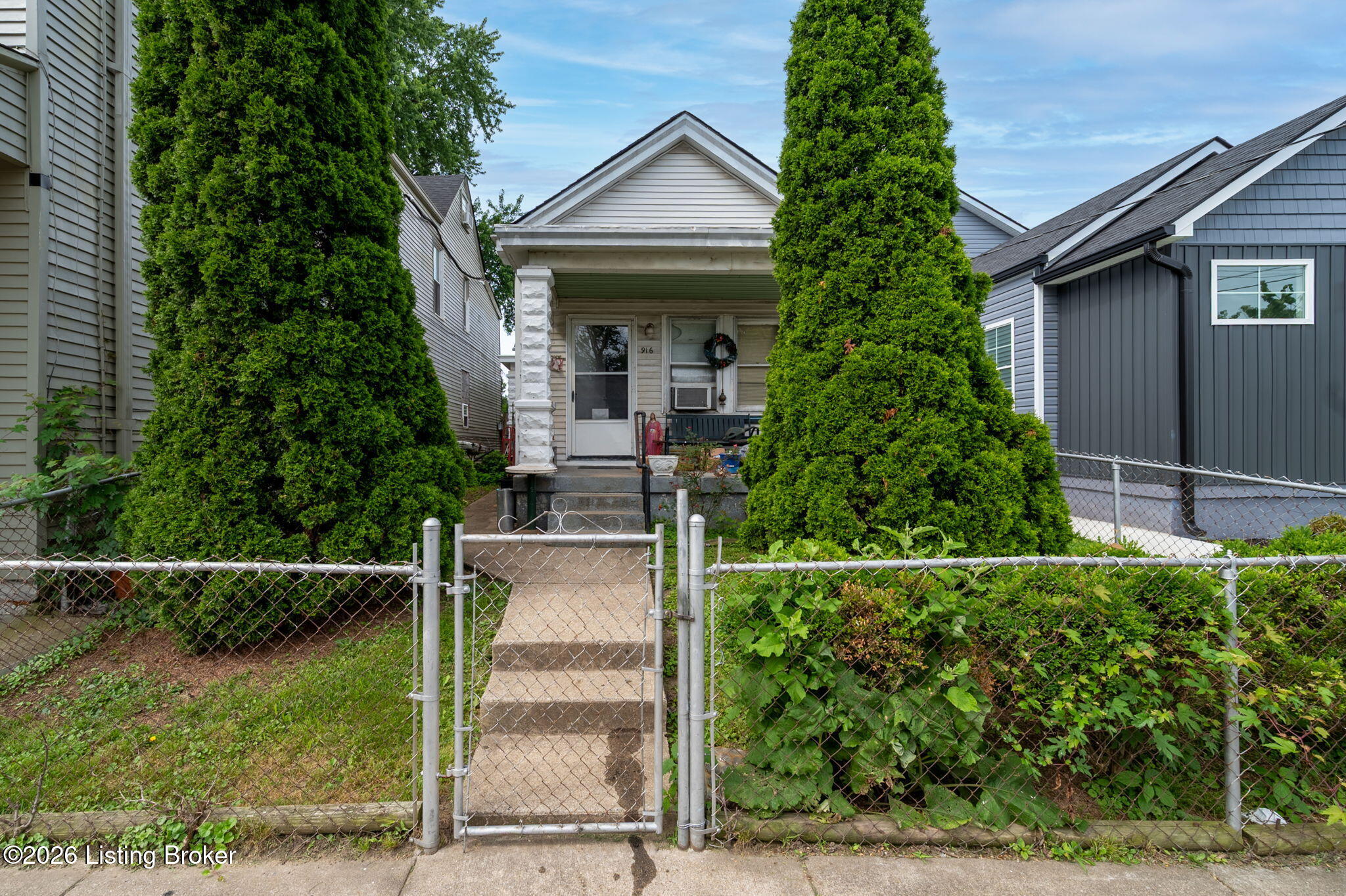 916 Ash St Property Photo 1