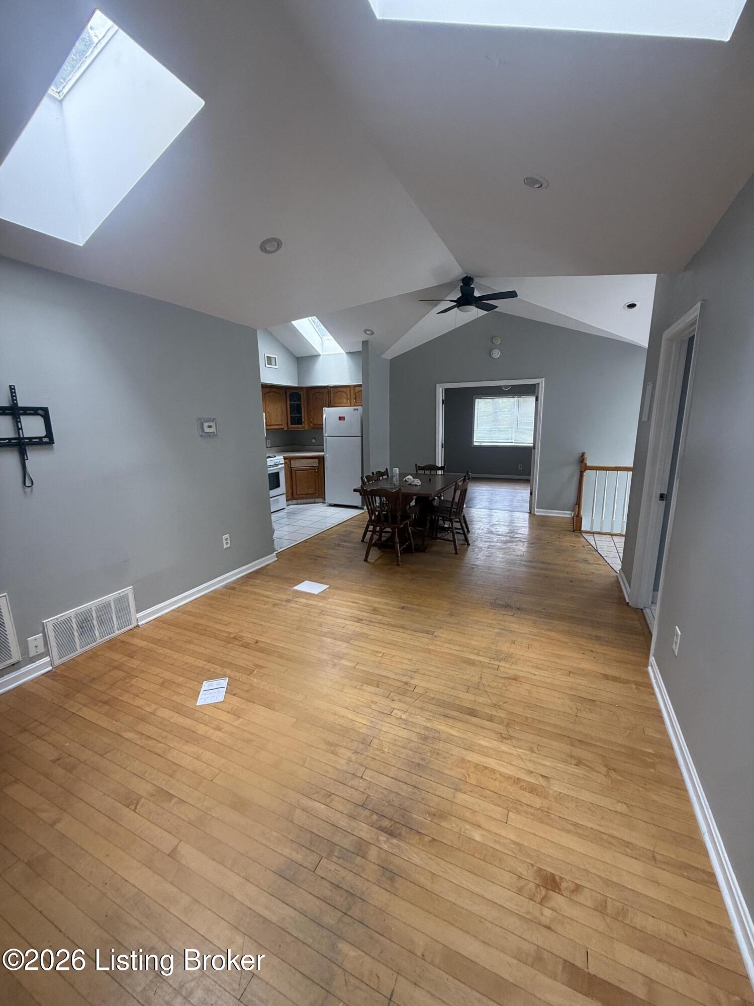112 E Woodlawn Ave 2 Property Photo 8