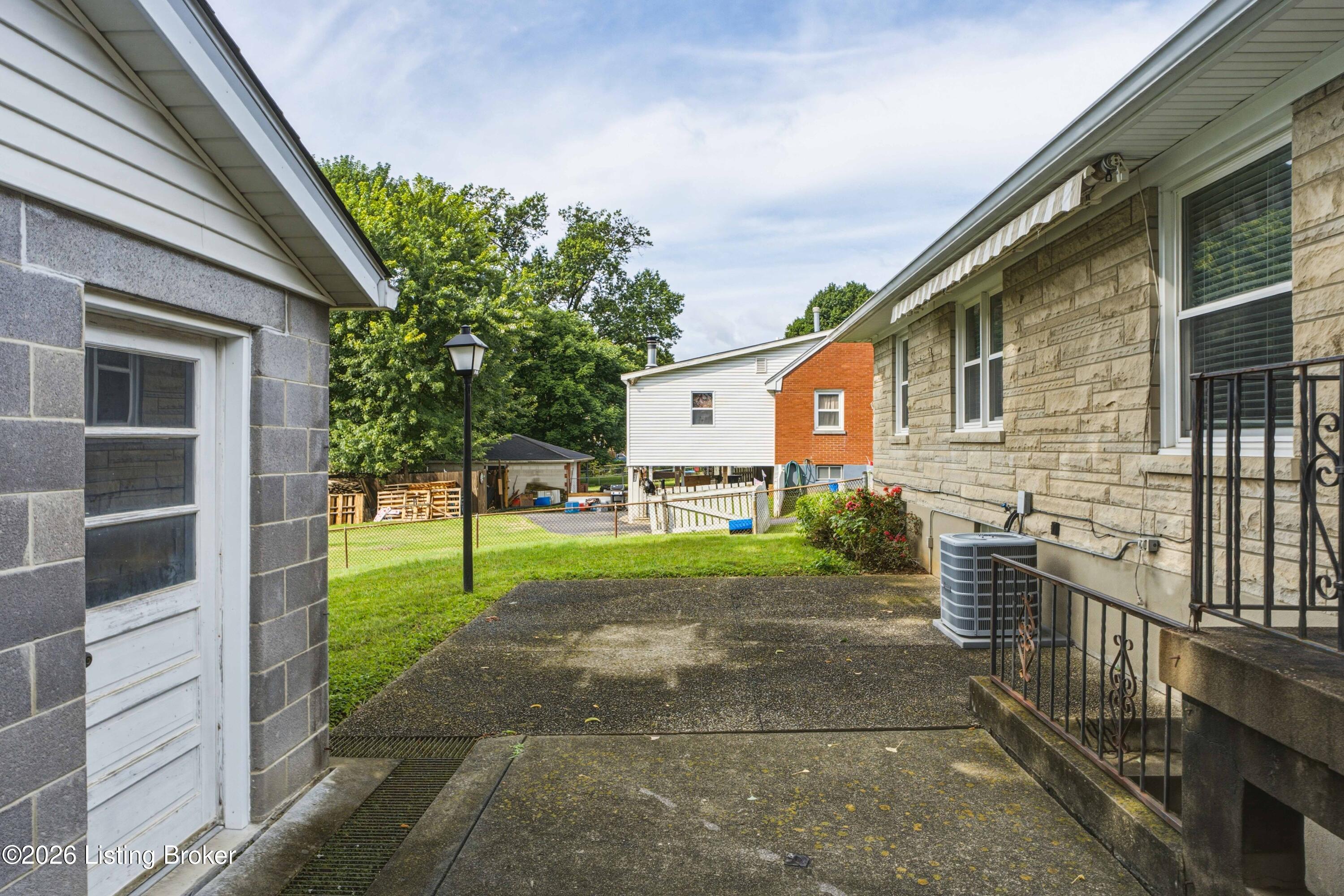 1614 Ehrler Dr Property Photo 33