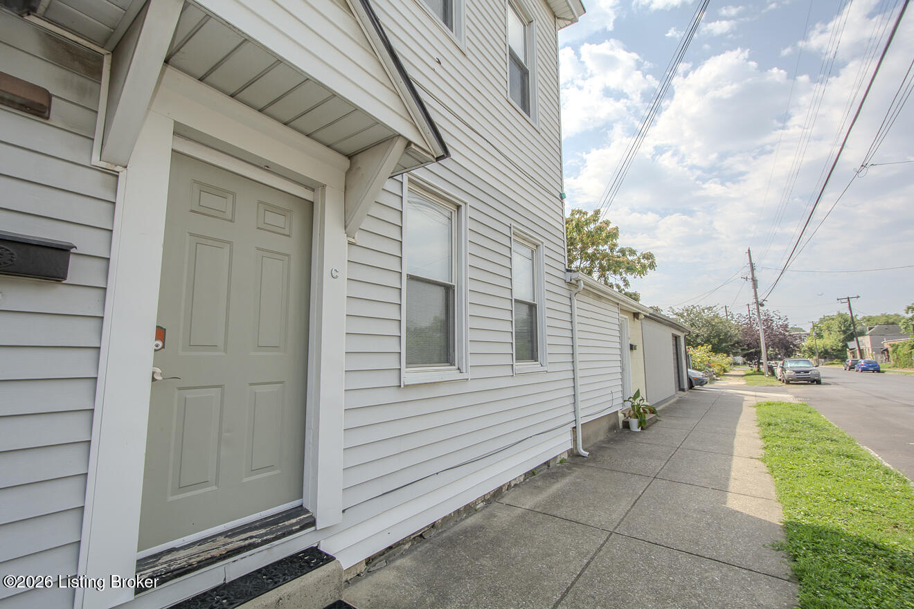1000 E Caldwell St 3 Property Photo 5