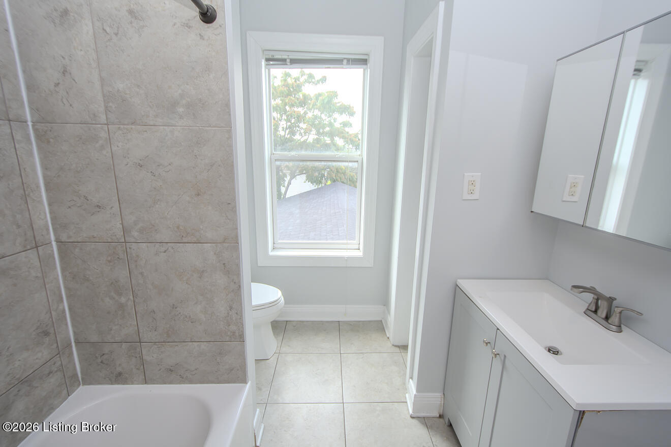1000 E Caldwell St 3 Property Photo 23