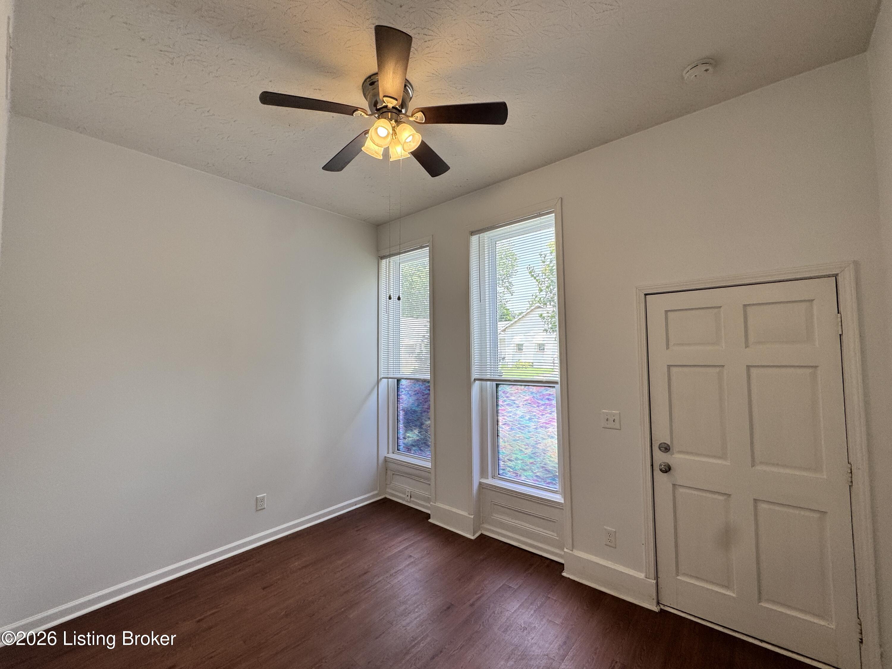 2136 Lytle St Property Photo 5