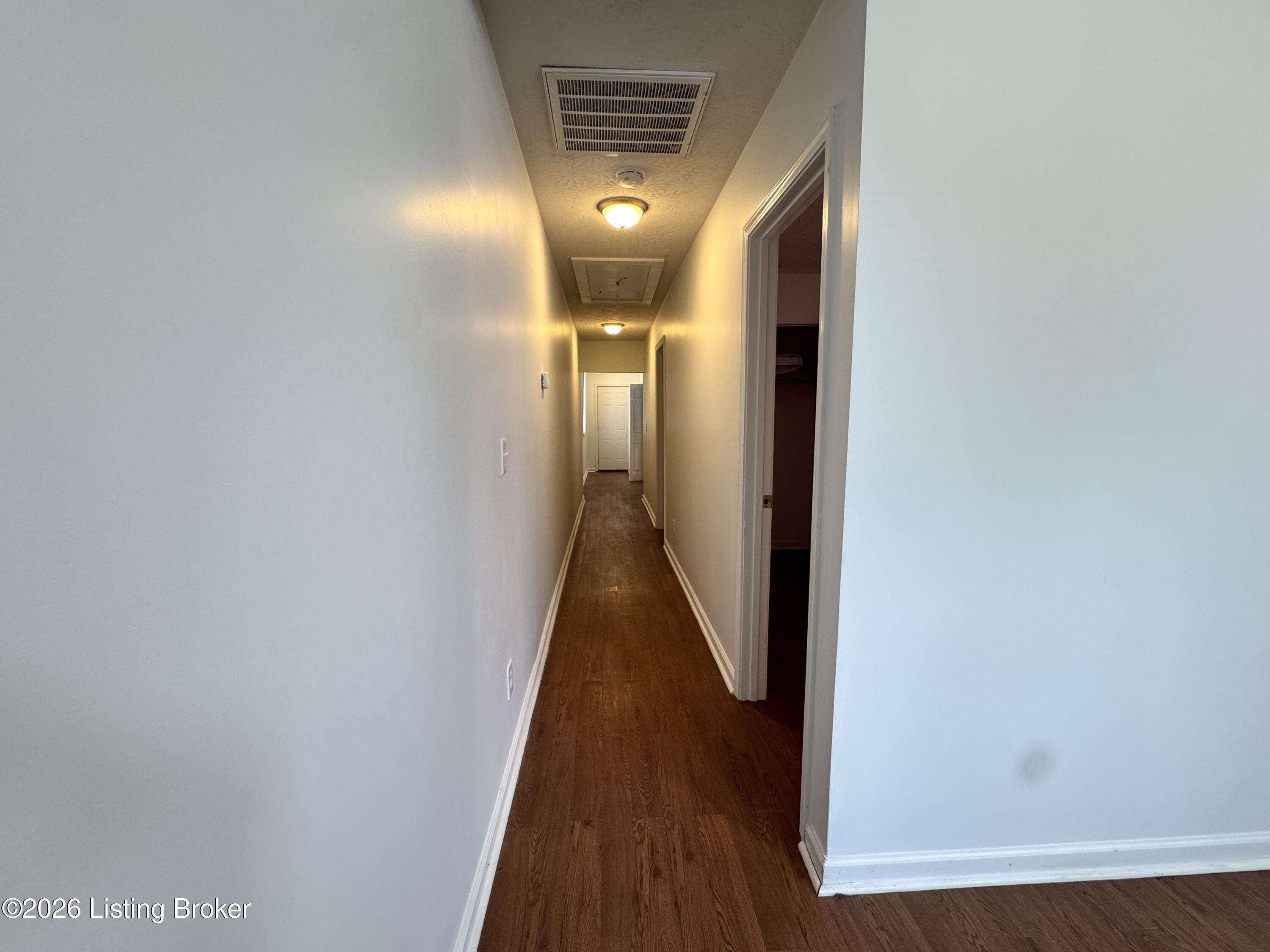 2136 Lytle St Property Photo 6
