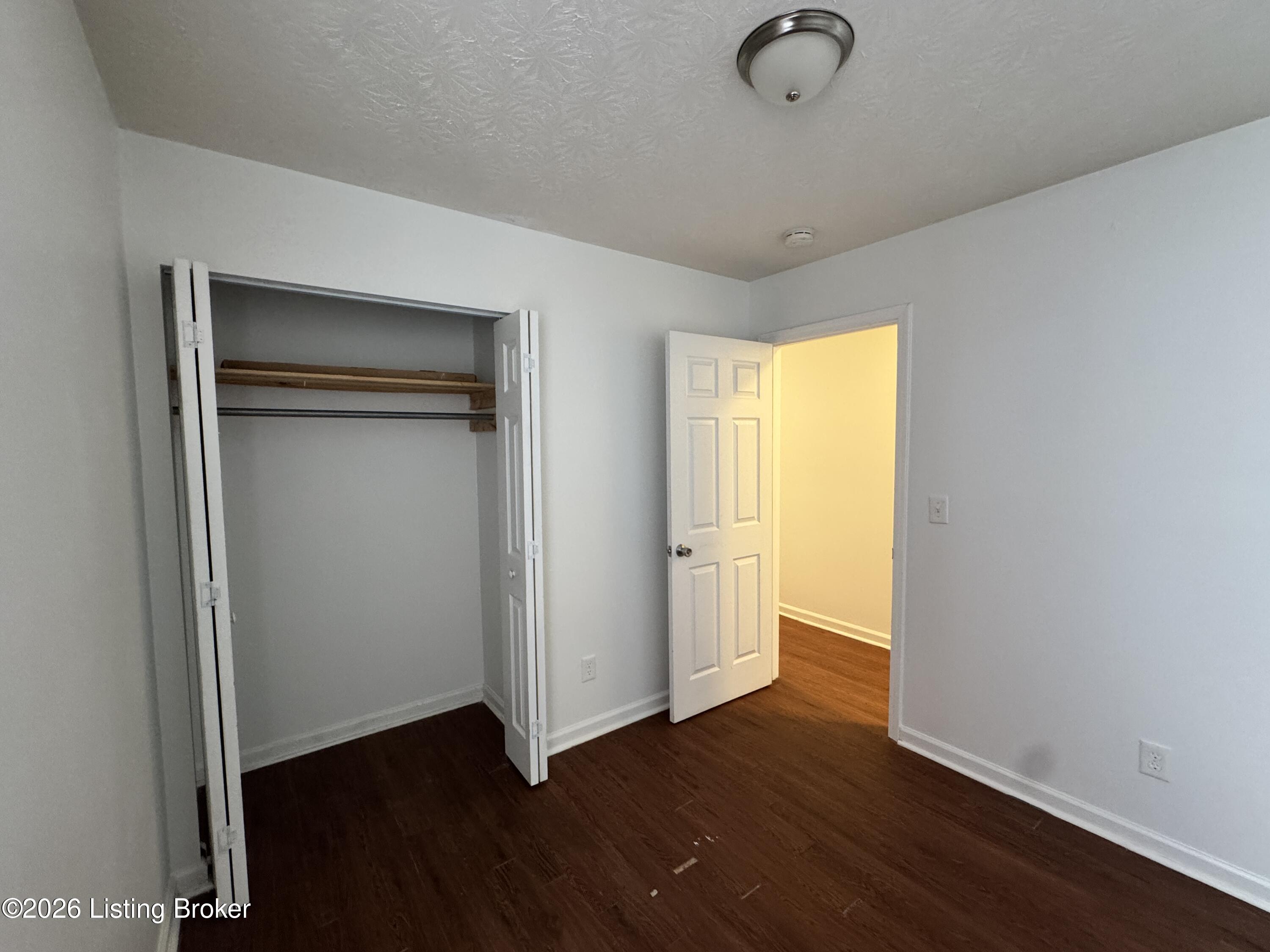 2136 Lytle St Property Photo 8