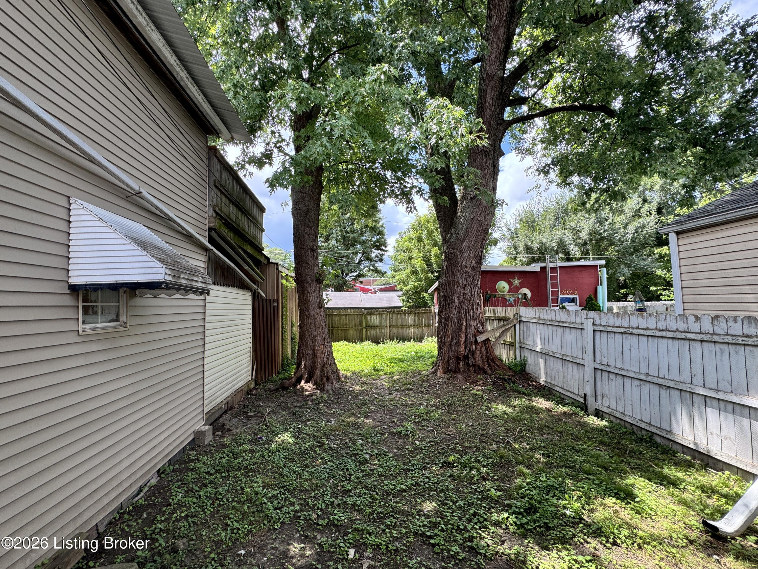 2136 Lytle St Property Photo 11
