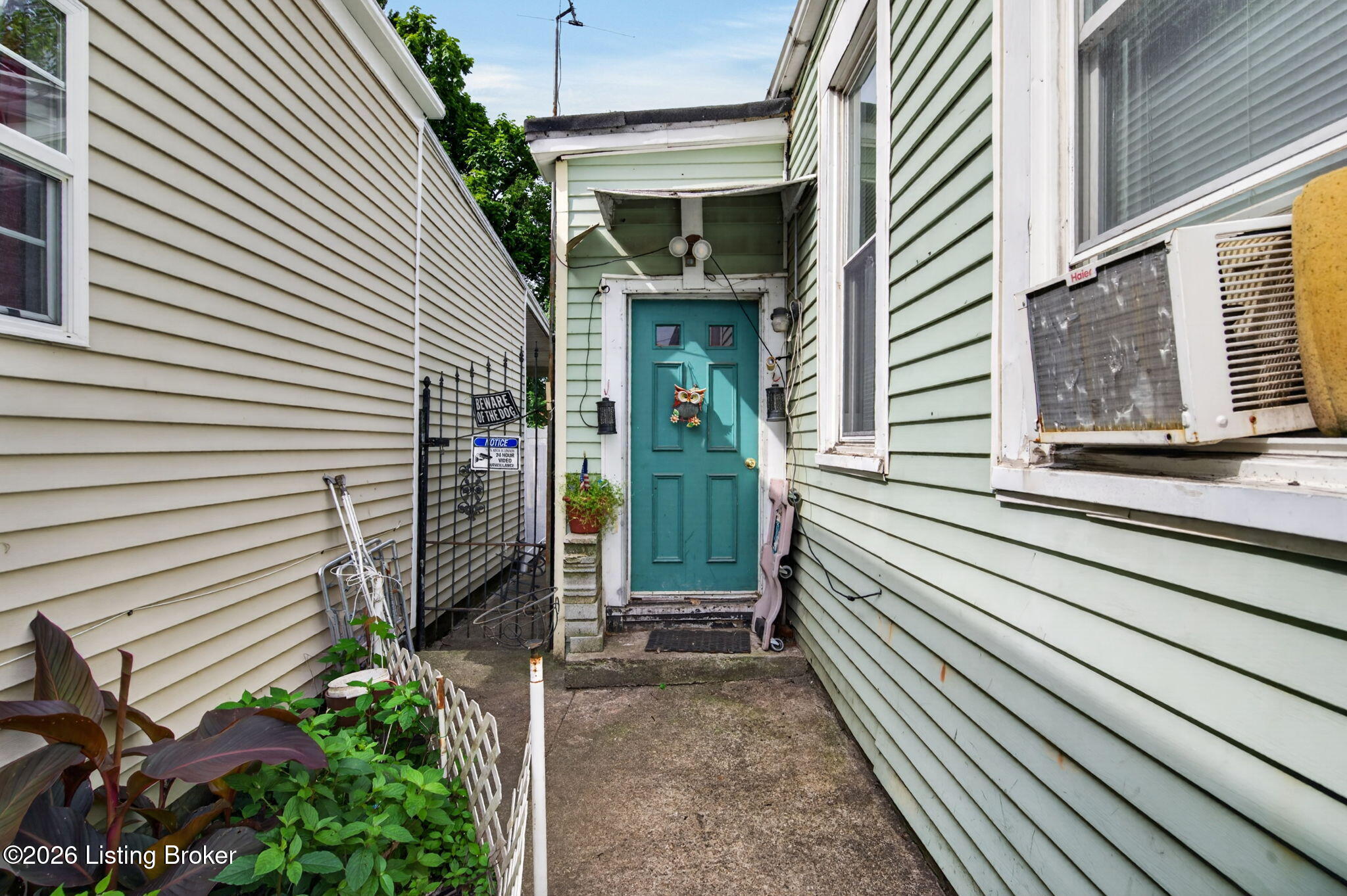 938 Samuel St Property Photo 4