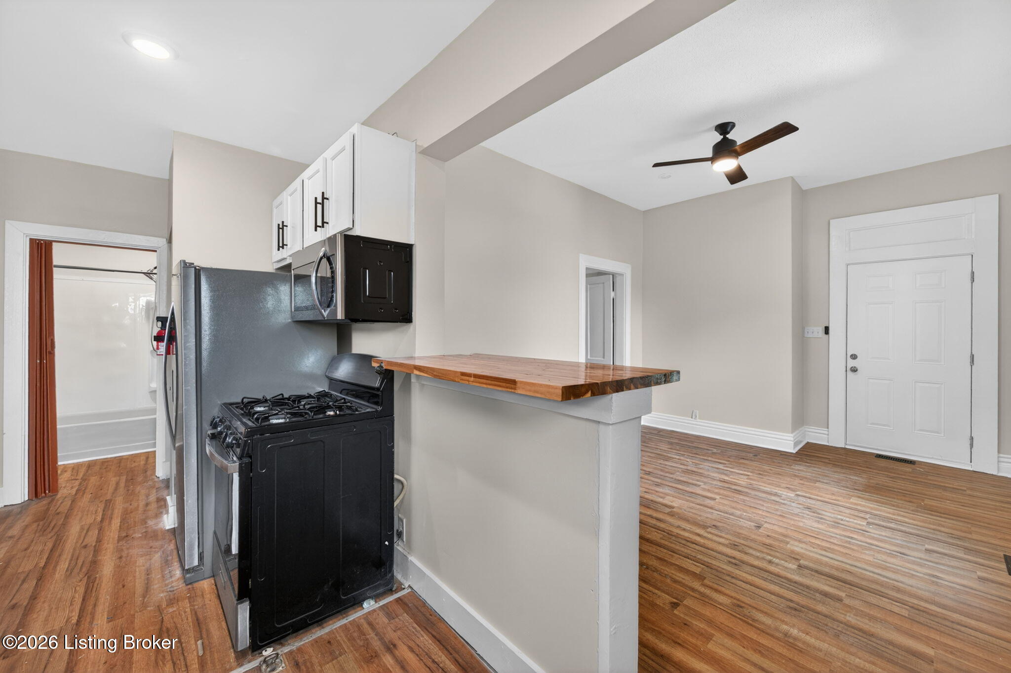 935 Samuel St Property Photo 7