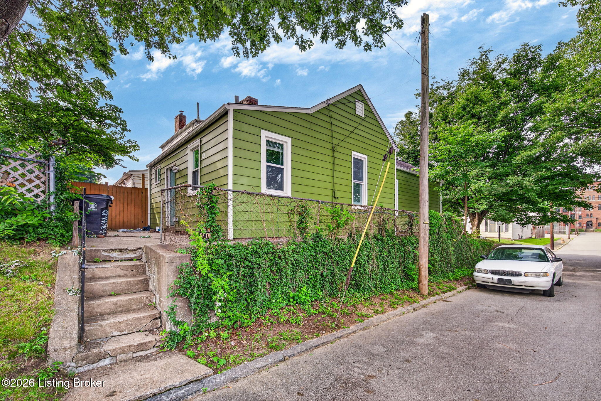 935 Samuel St Property Photo 18