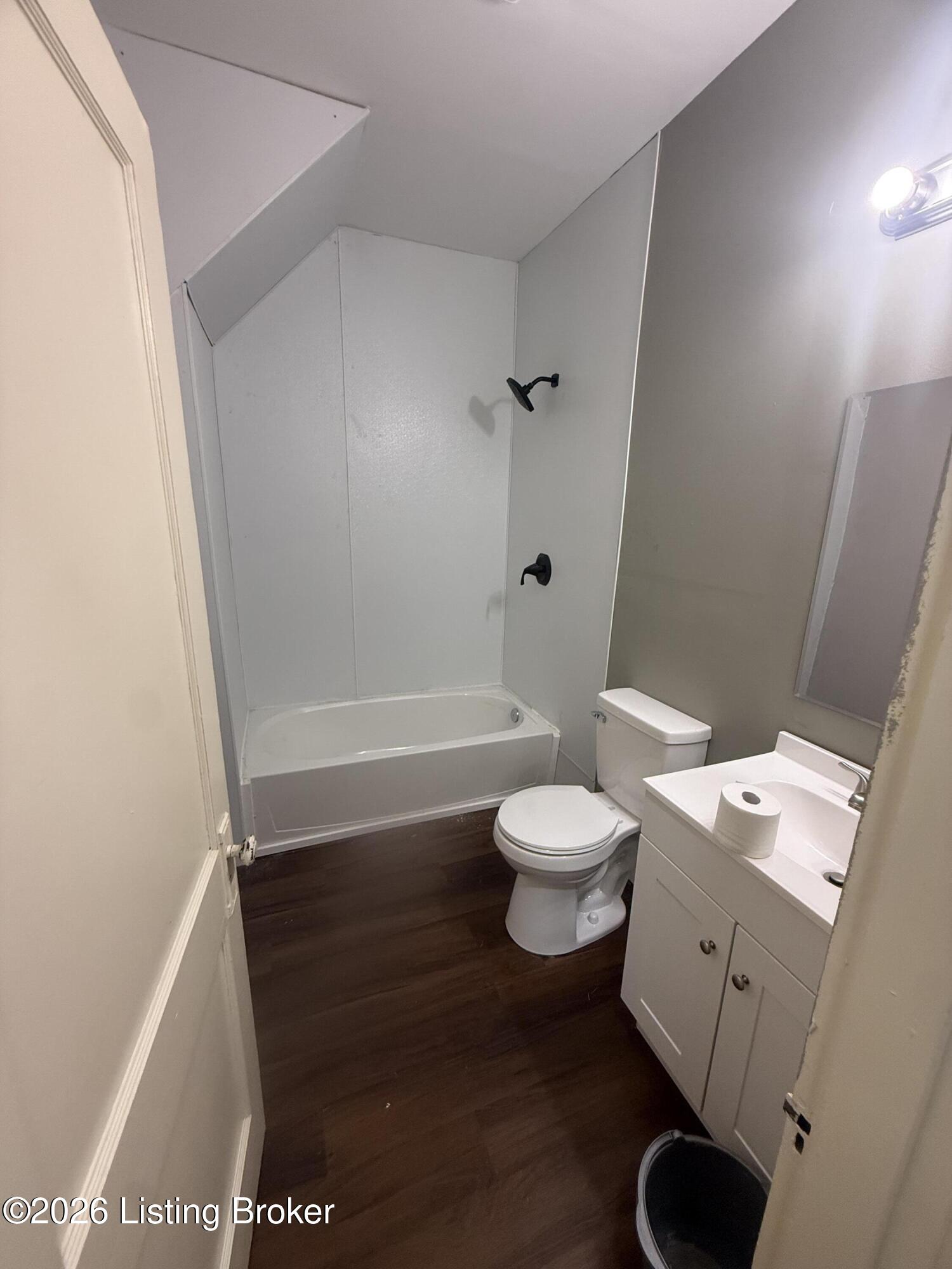112 E Woodlawn Ave 3 Property Photo 4