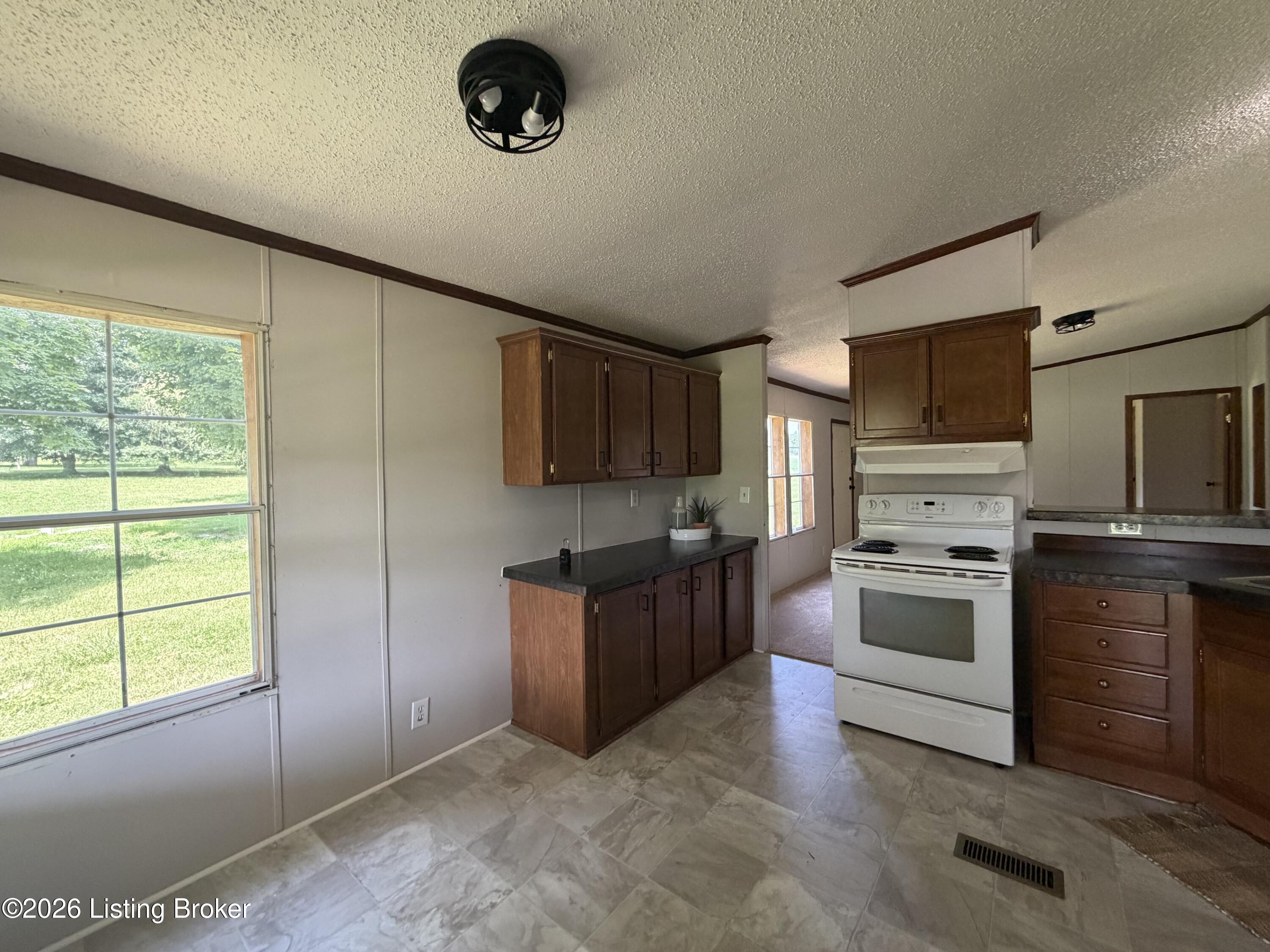 2031 J B Ball Ln Property Photo 2