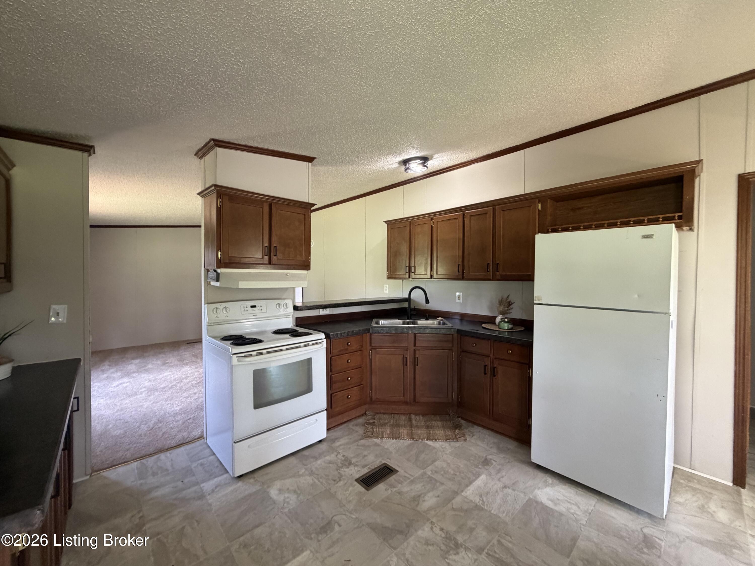 2031 J B Ball Ln Property Photo 4