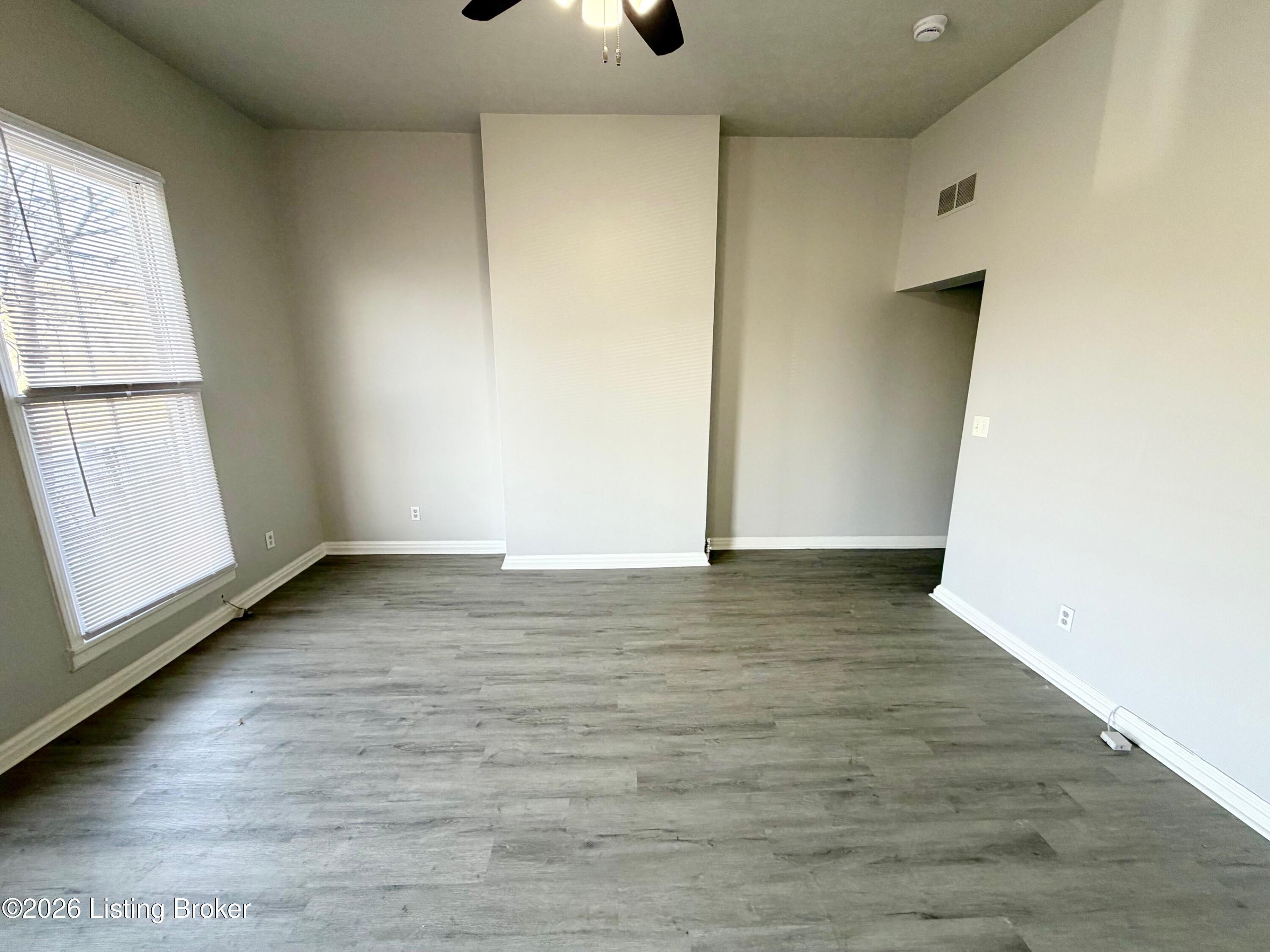 728 Zane St Property Photo 2