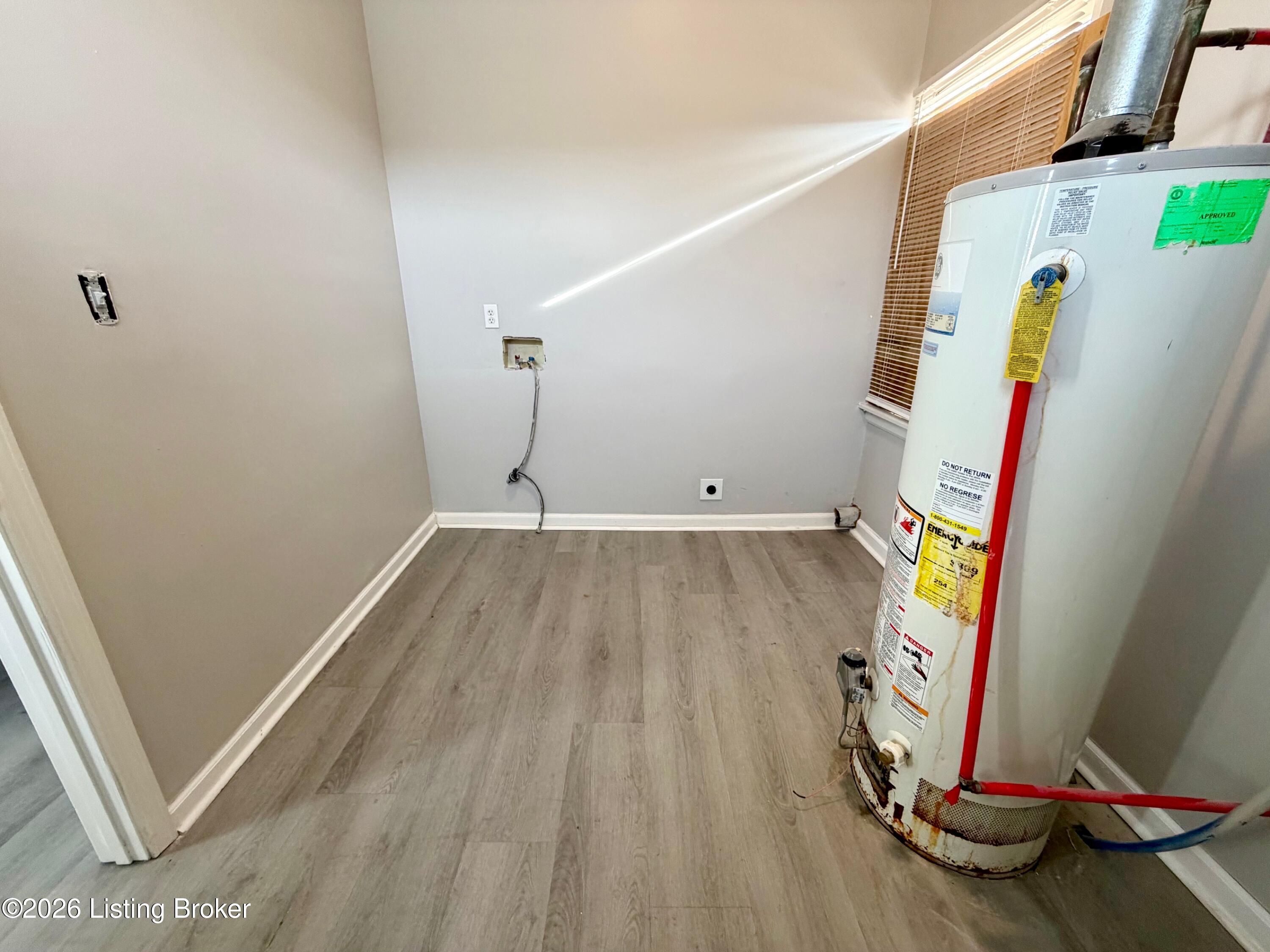 728 Zane St Property Photo 5