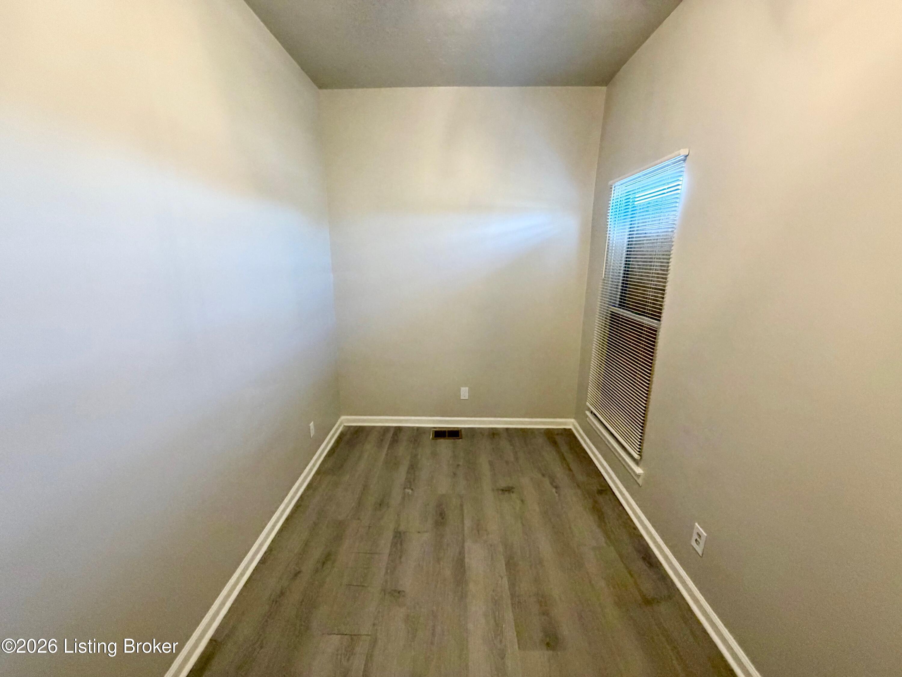 728 Zane St Property Photo 6