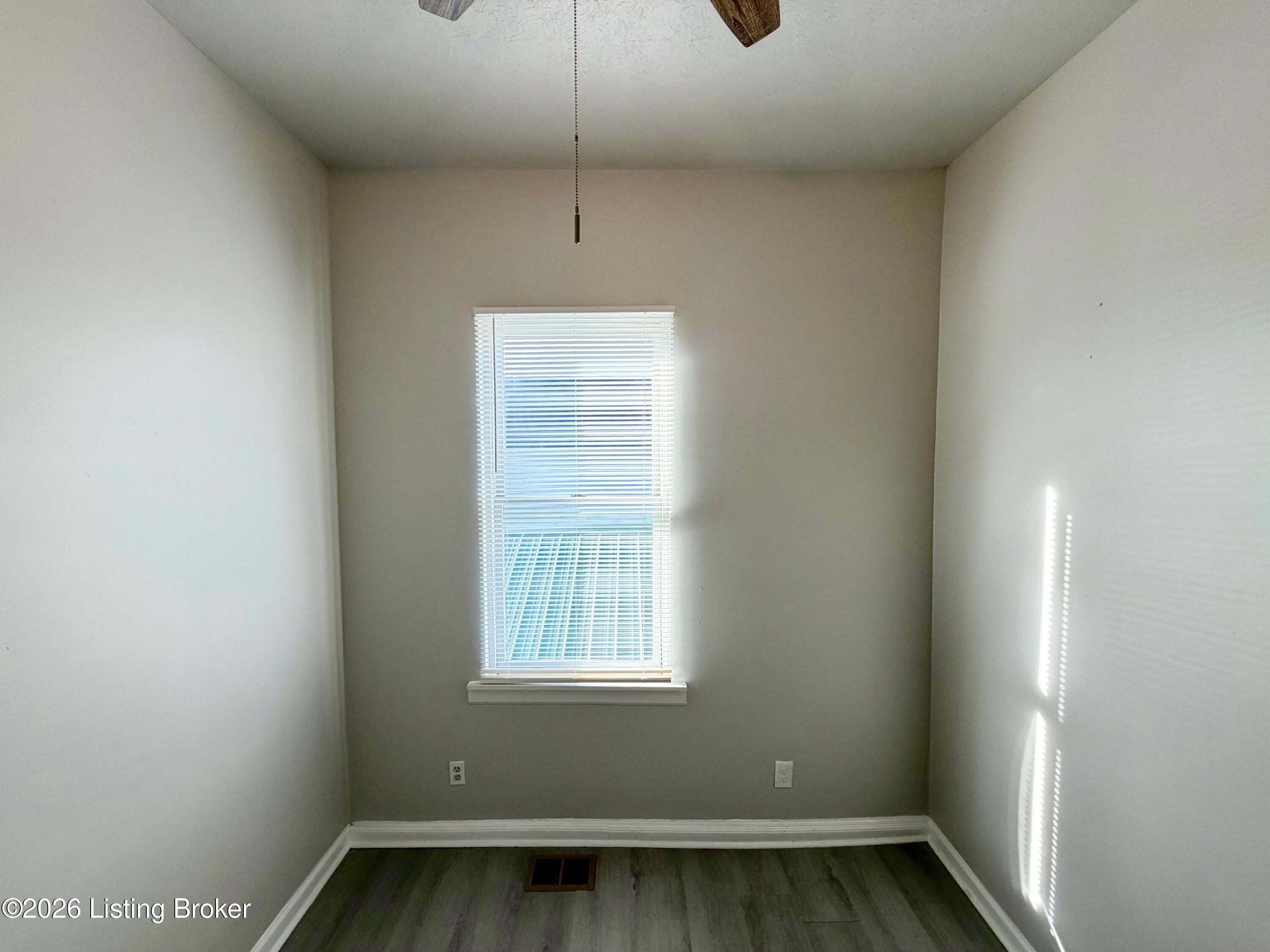728 Zane St Property Photo 8