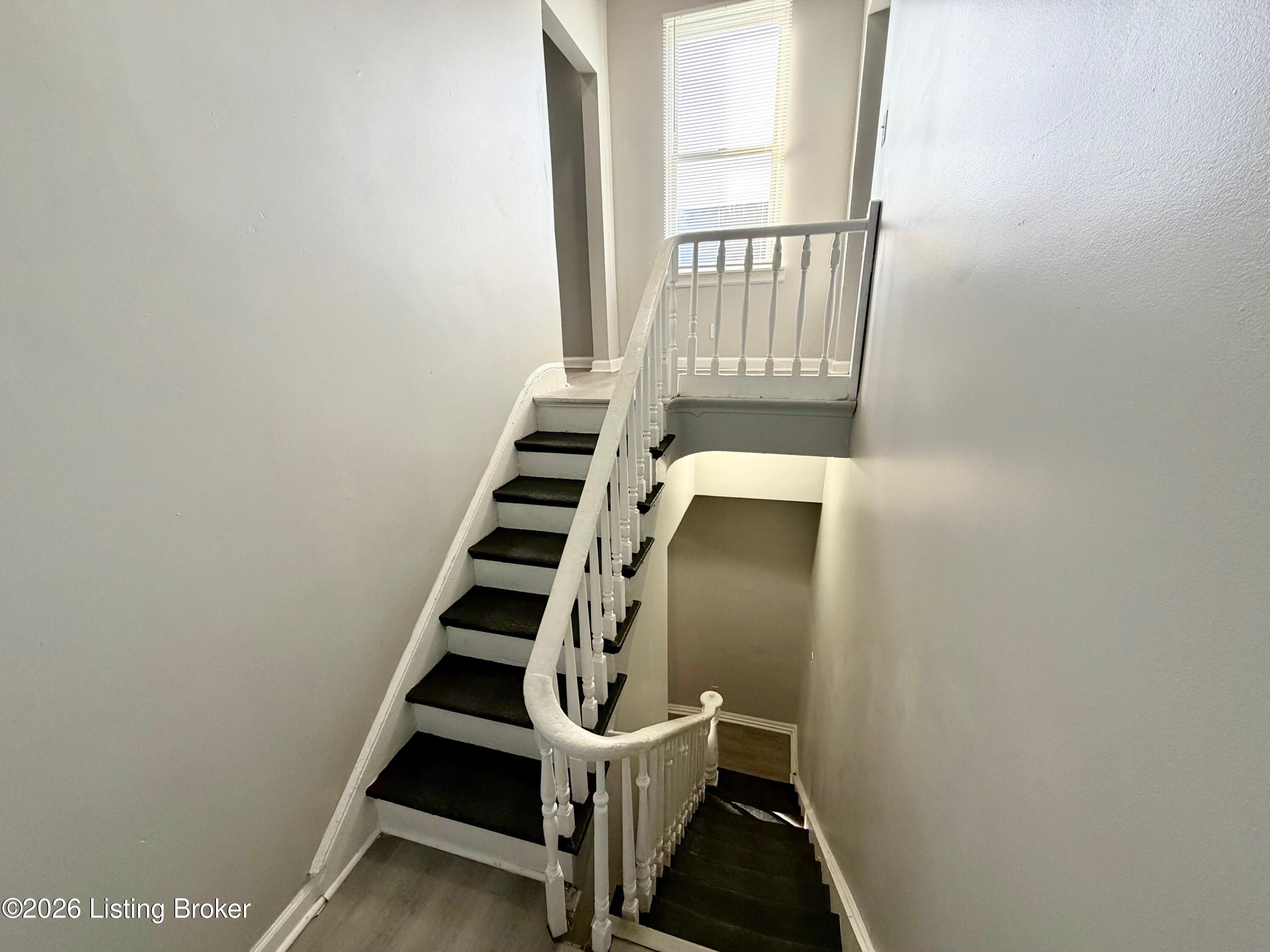 728 Zane St Property Photo 9