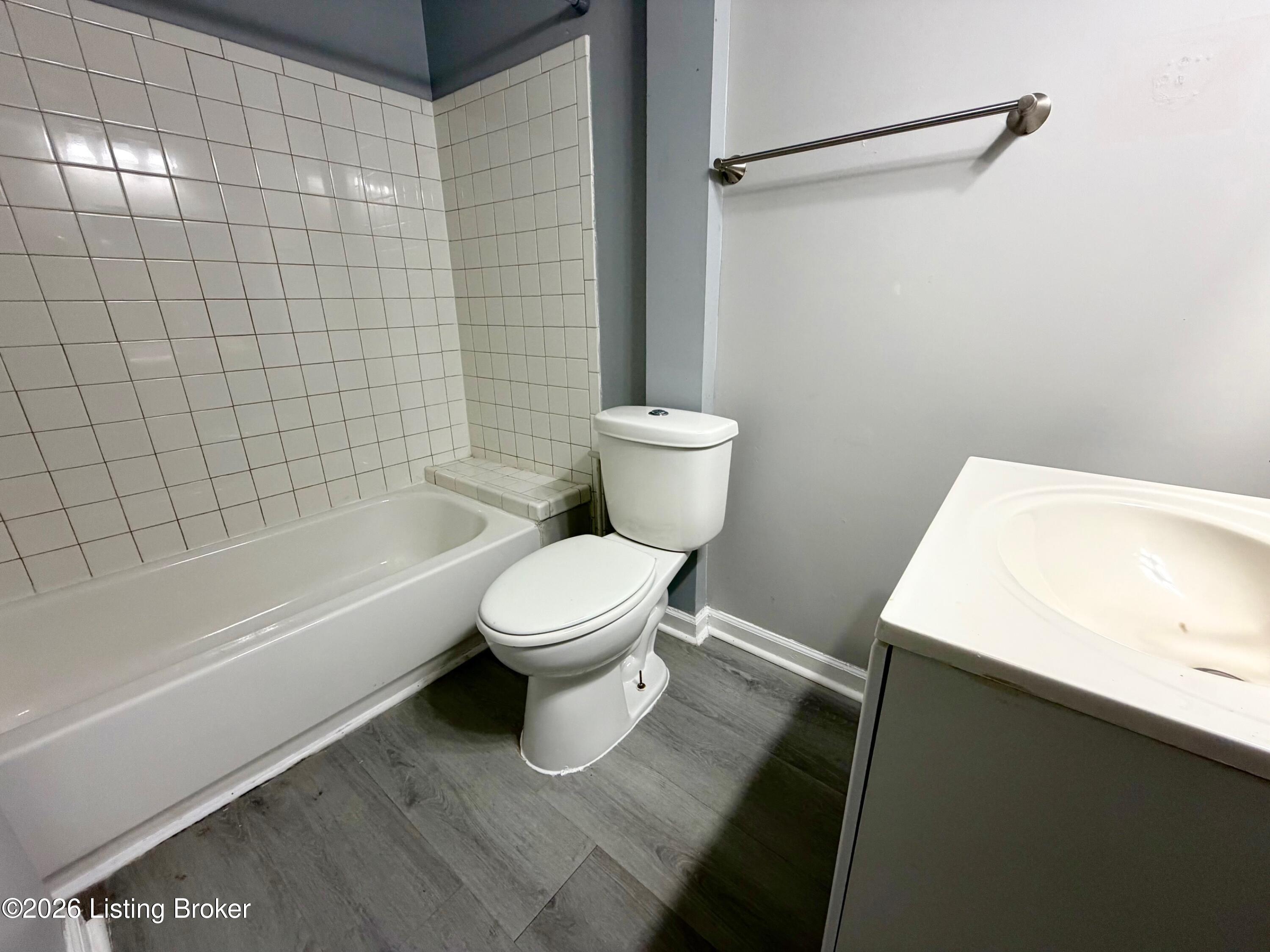 728 Zane St Property Photo 10