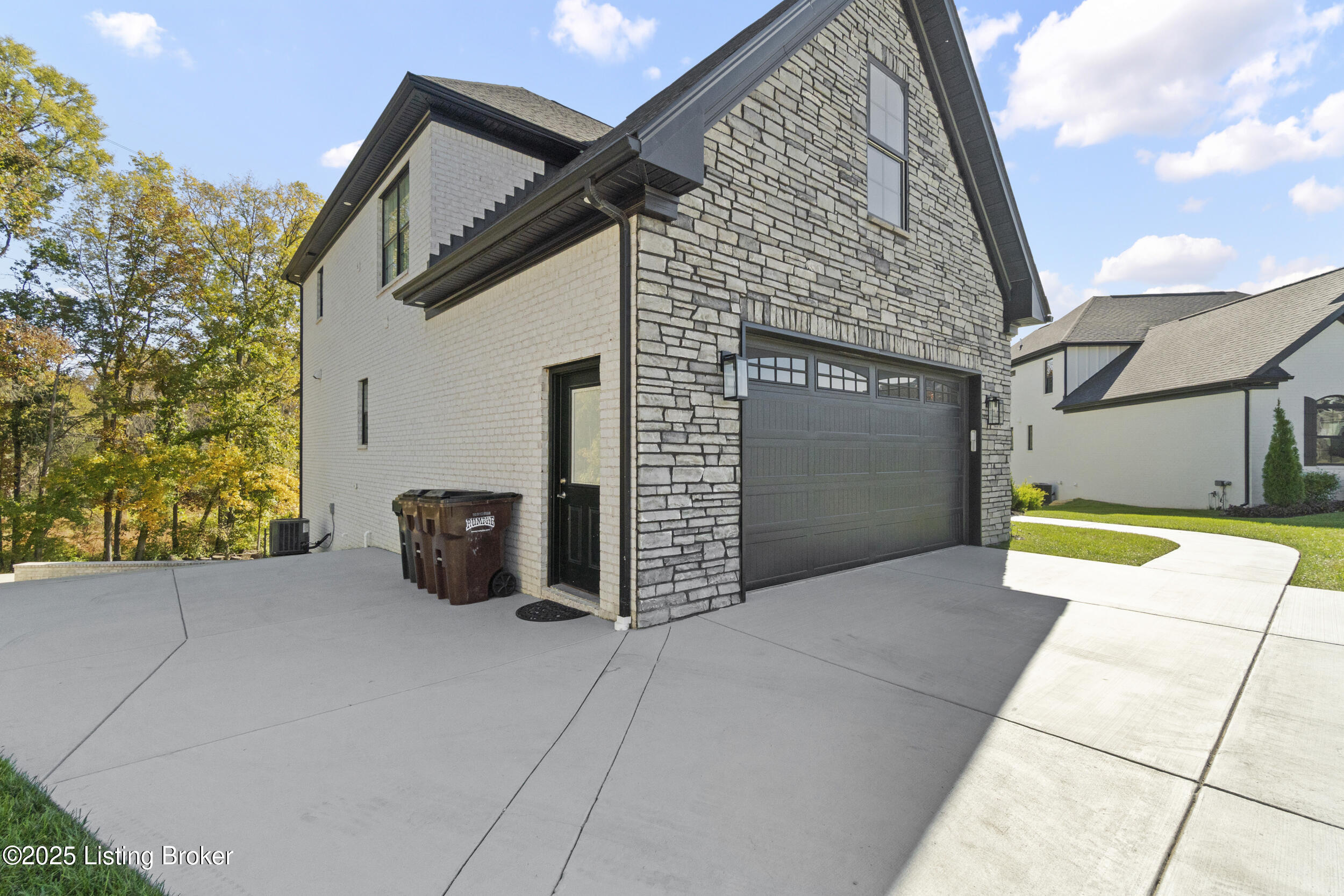 12319 Vanherr Dr Property Photo 3