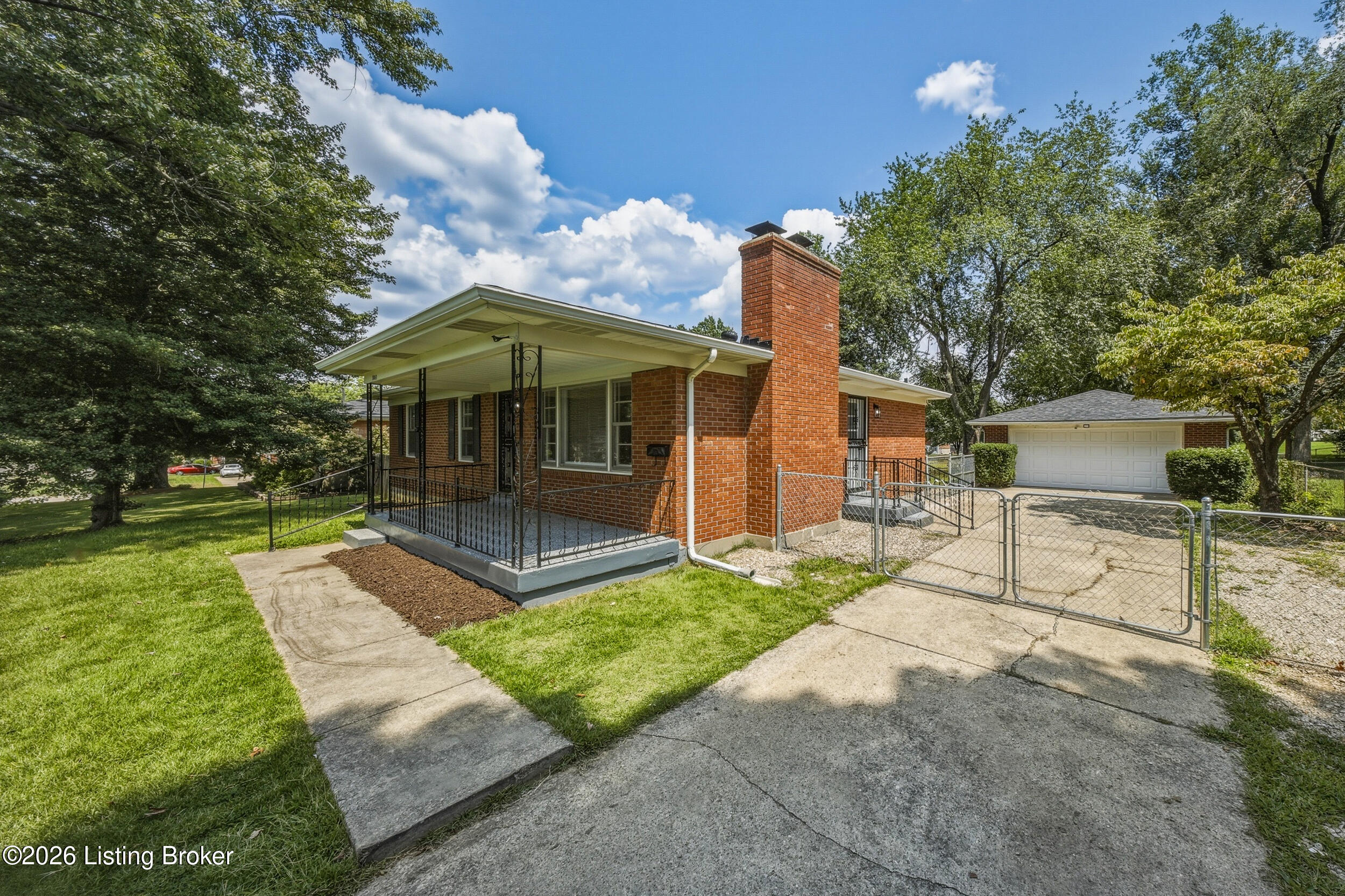 7803 Cedar Brook Dr Property Photo 3