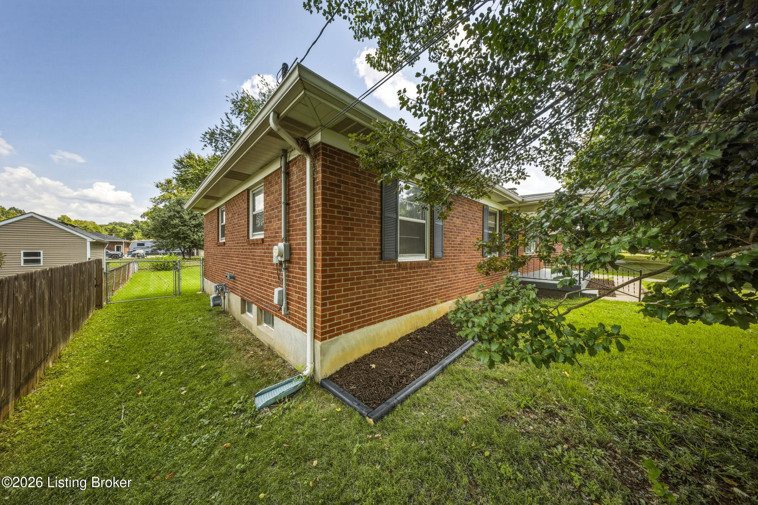 7803 Cedar Brook Dr Property Photo 5