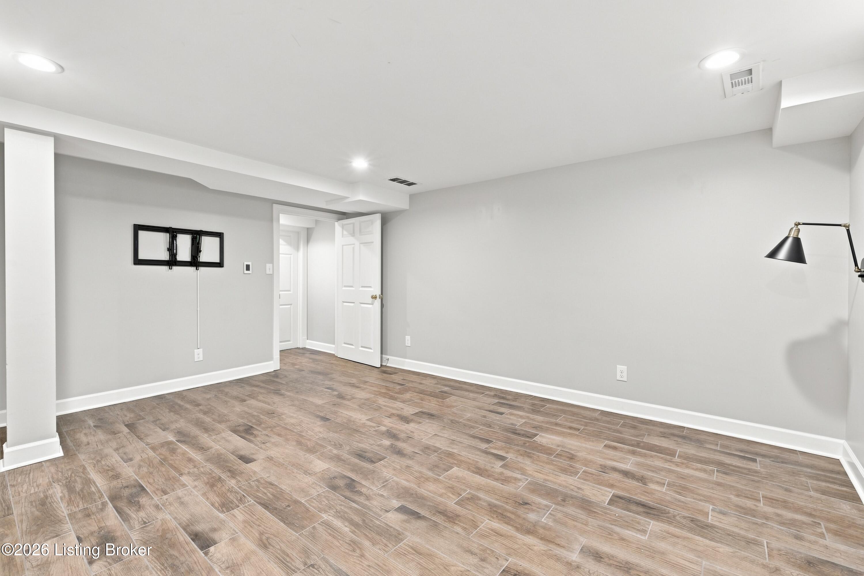 1446 Rosewood Ave Property Photo 22