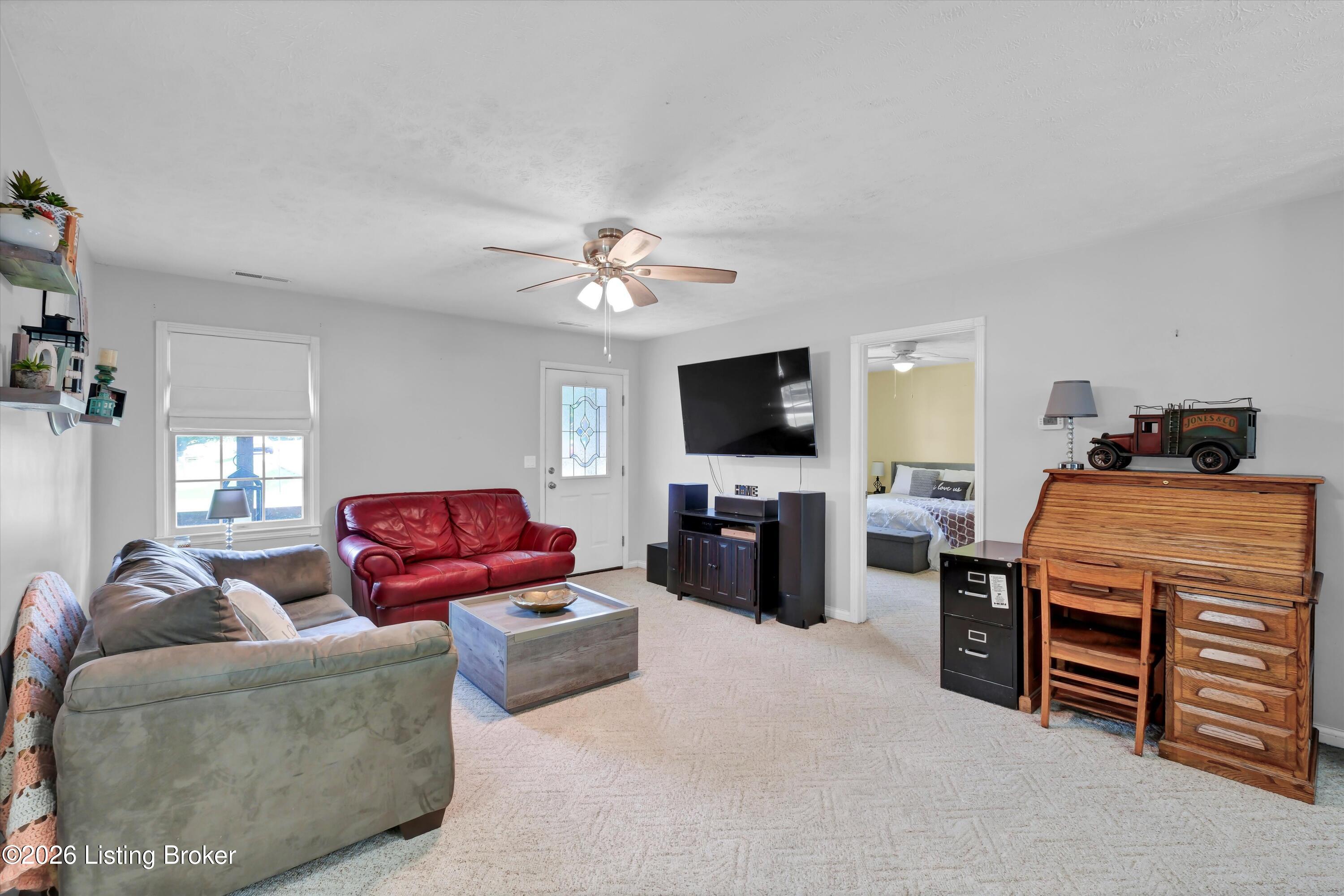 410 Sunset Dr Property Photo 3
