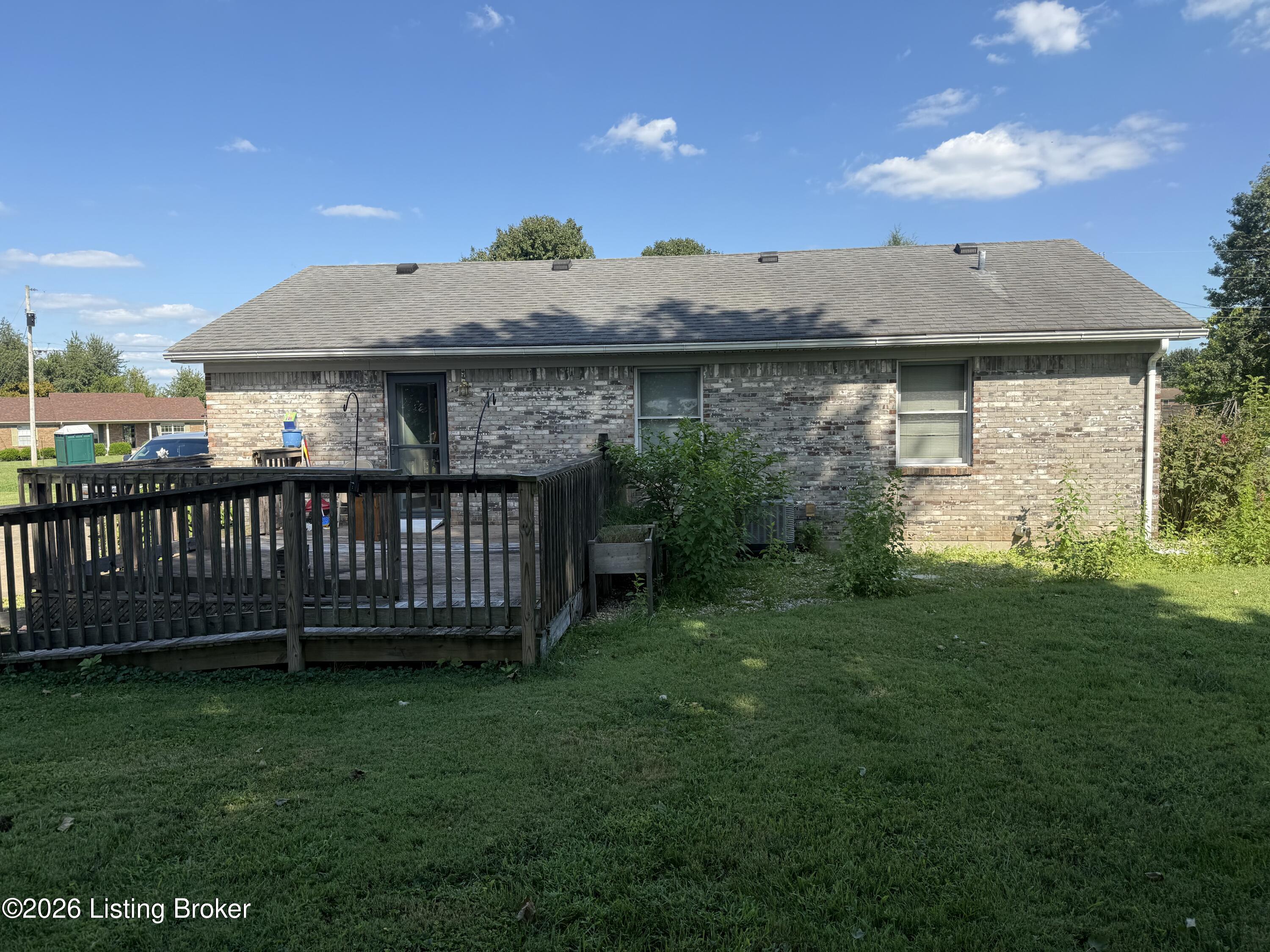 1006 Windrift Ct Property Photo 2