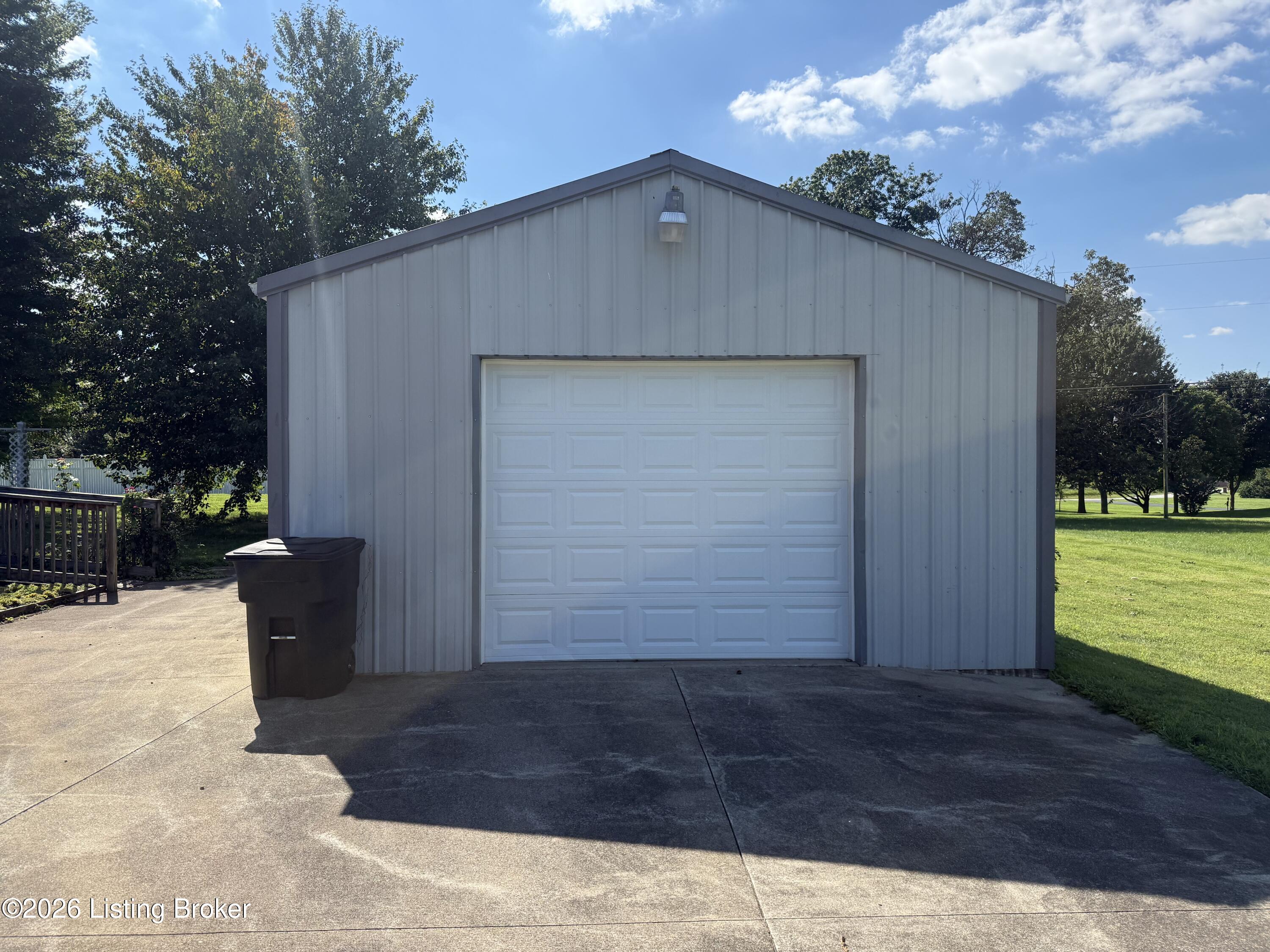 1006 Windrift Ct Property Photo 5