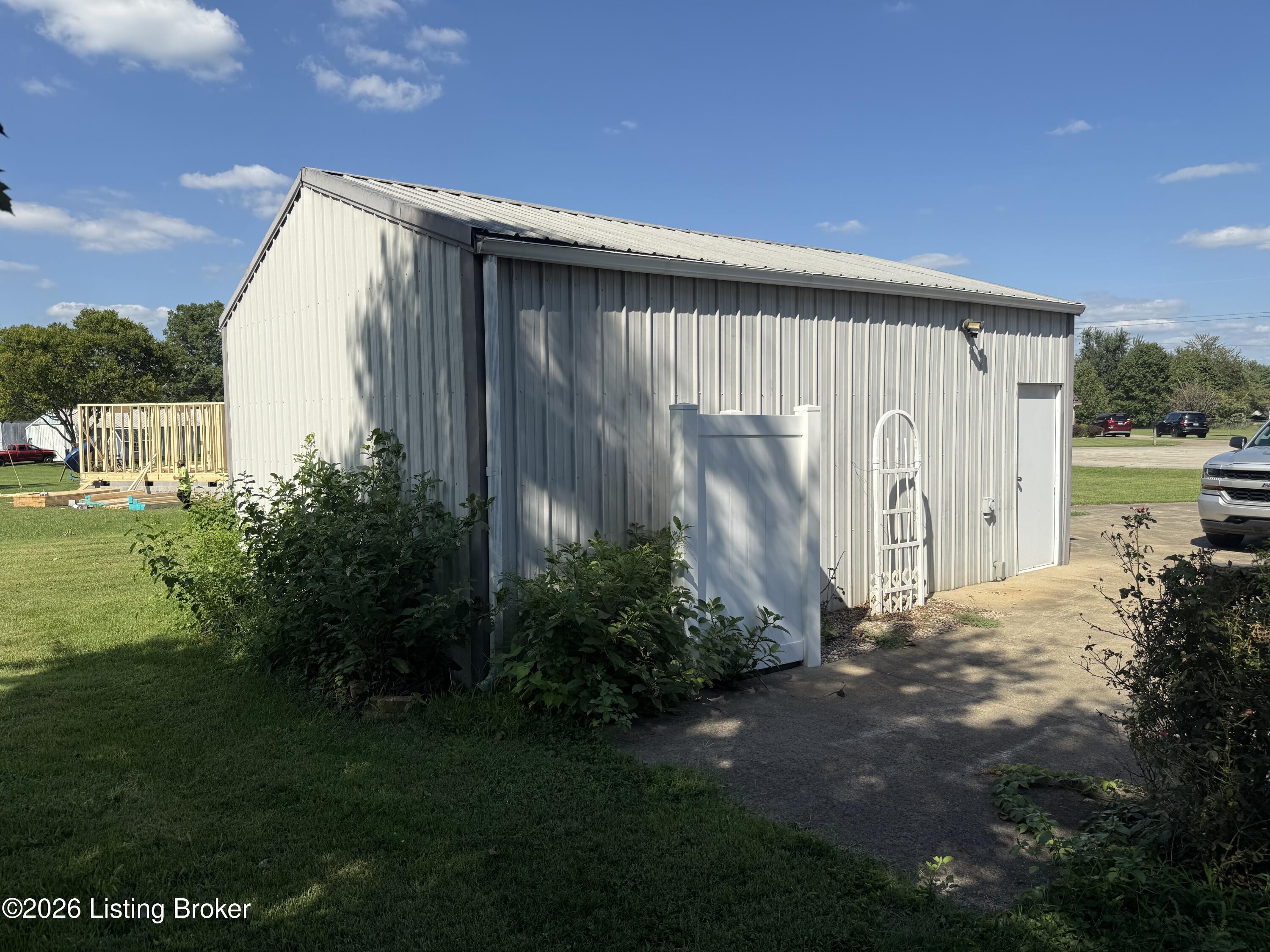1006 Windrift Ct Property Photo 6