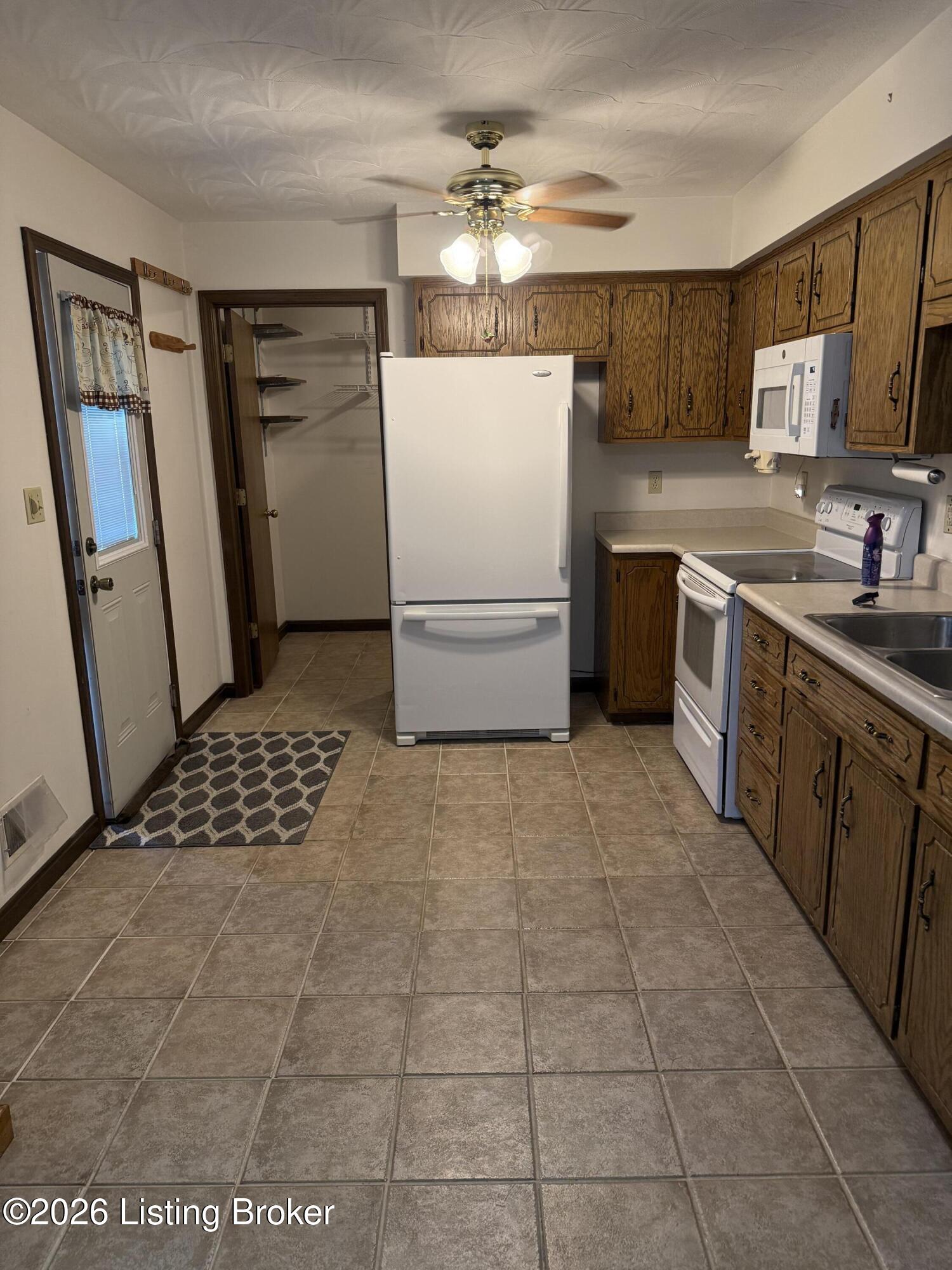 1006 Windrift Ct Property Photo 21