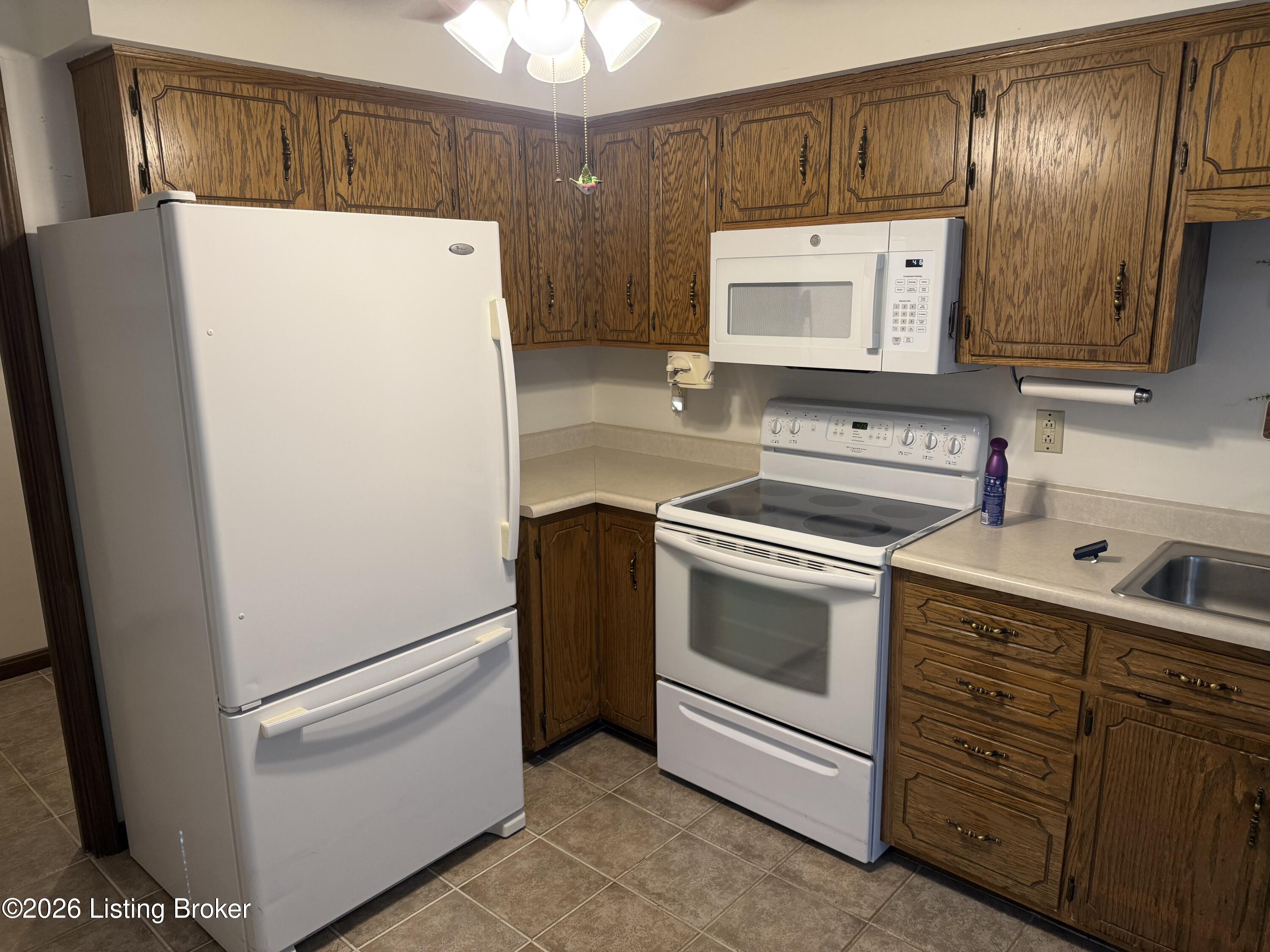 1006 Windrift Ct Property Photo 22