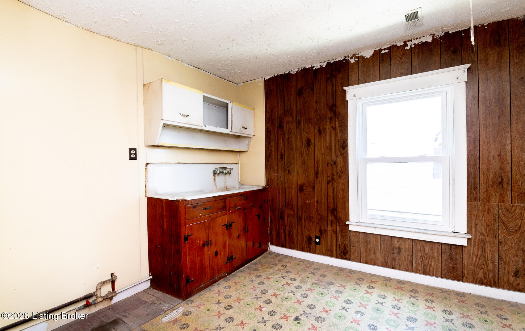 636 Cecil Ave Property Photo 37